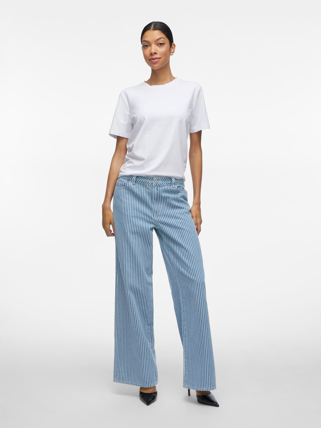model_shot-front_full