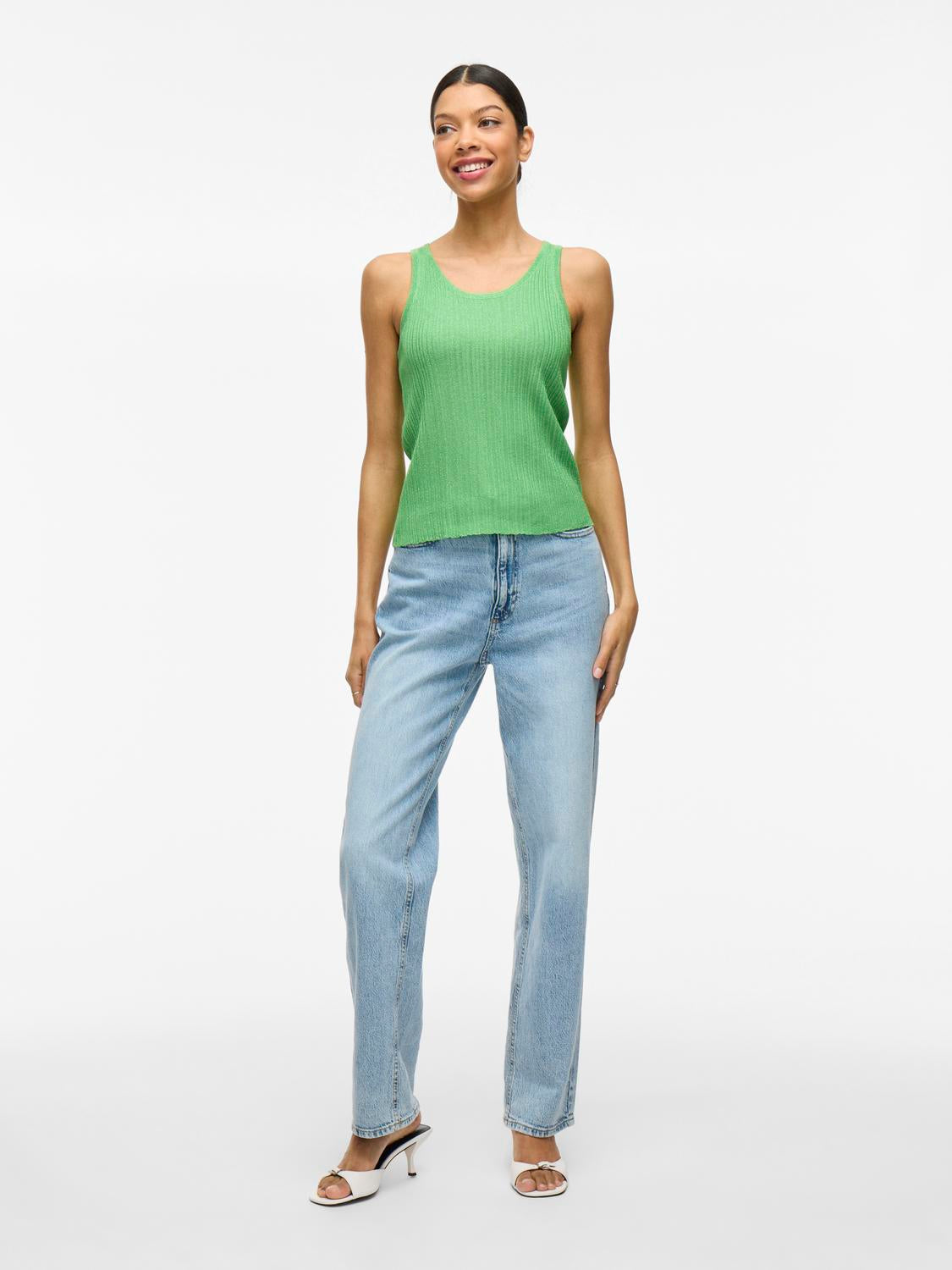 model_shot-front_full