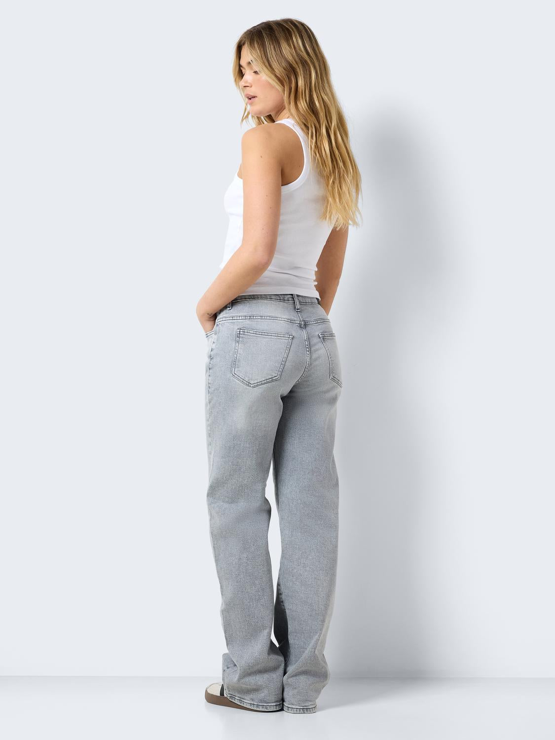 model_shot-front_full