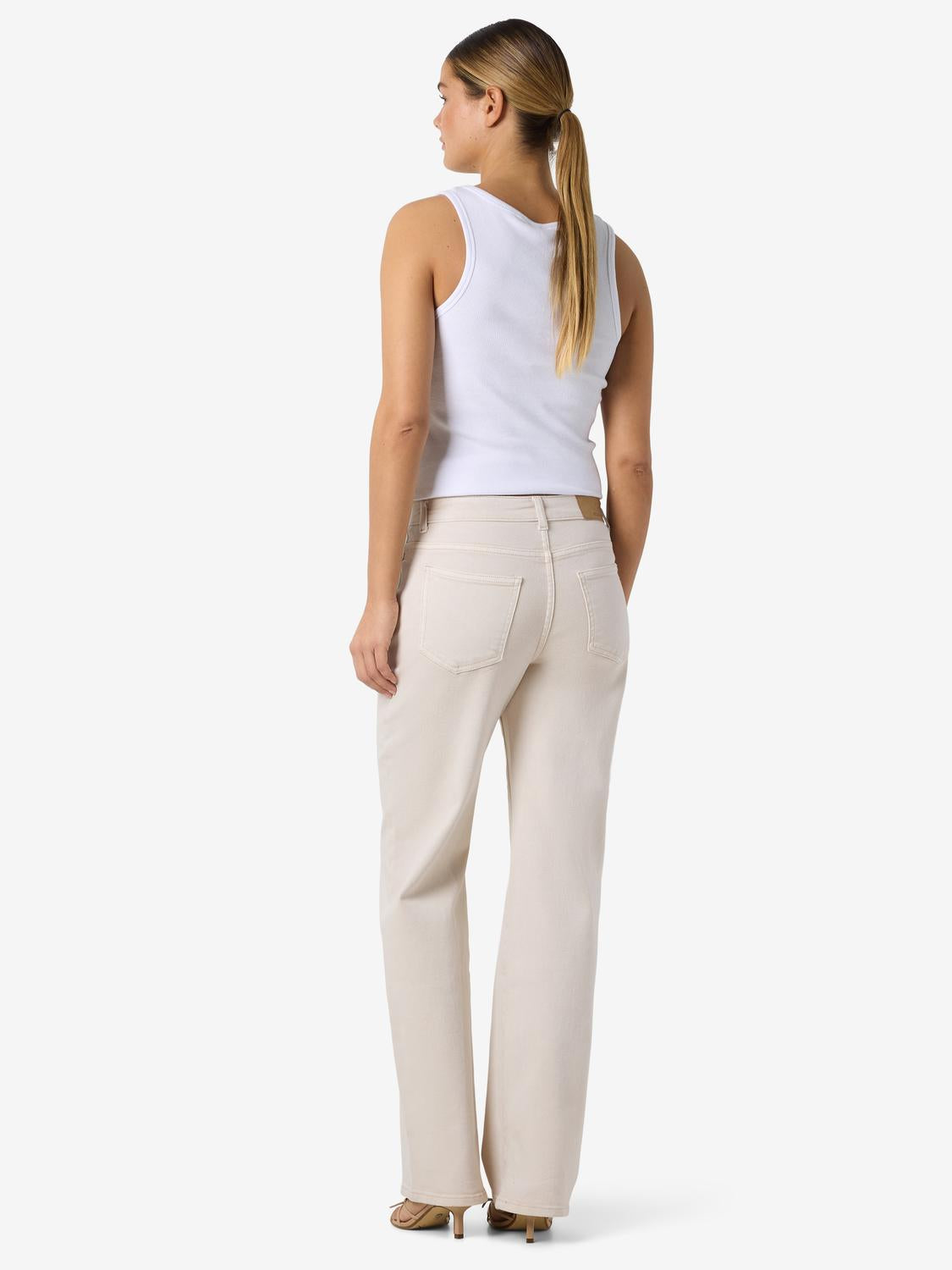 model_shot-front_full