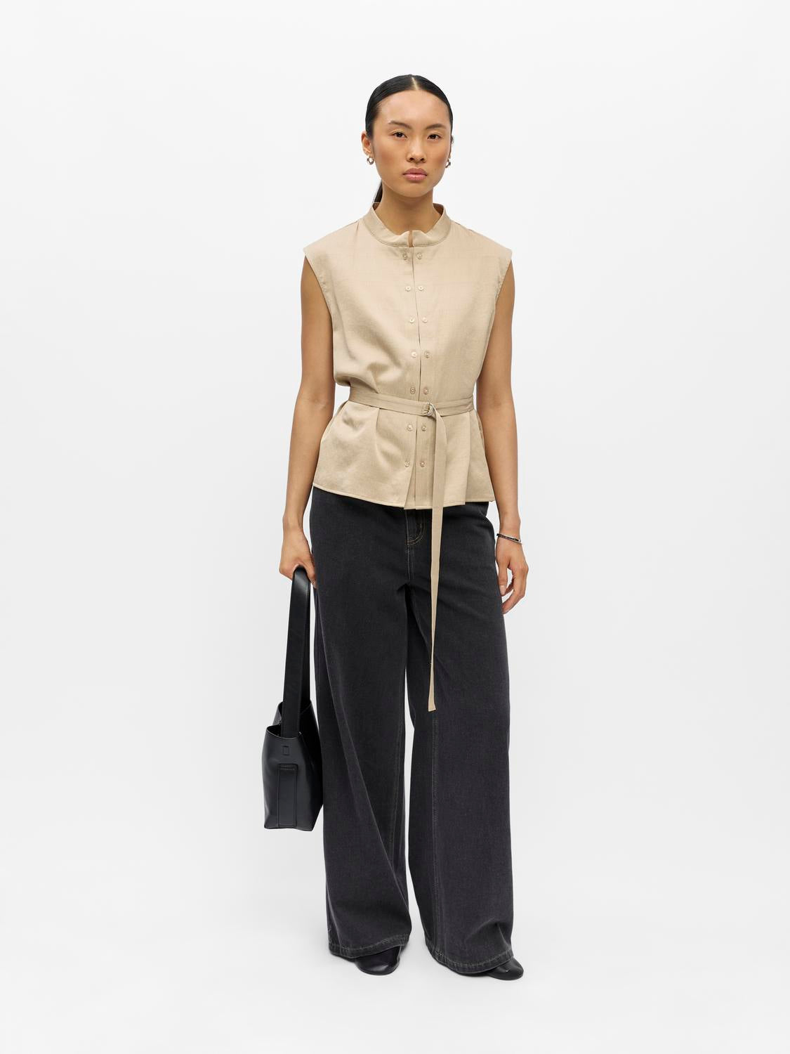 model_shot-front_full