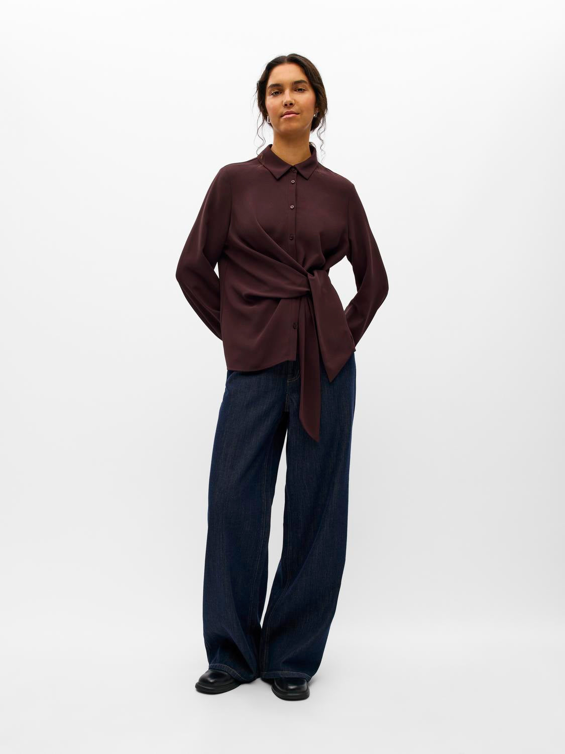 model_shot-front_full