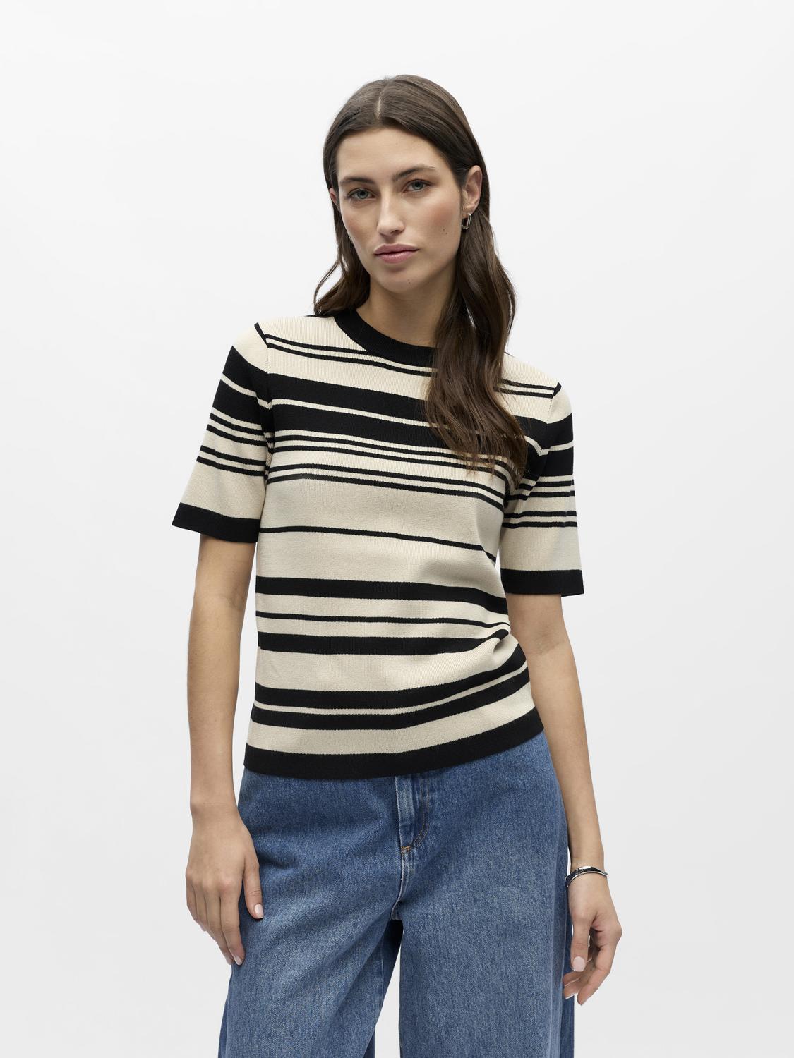 model_shot-front