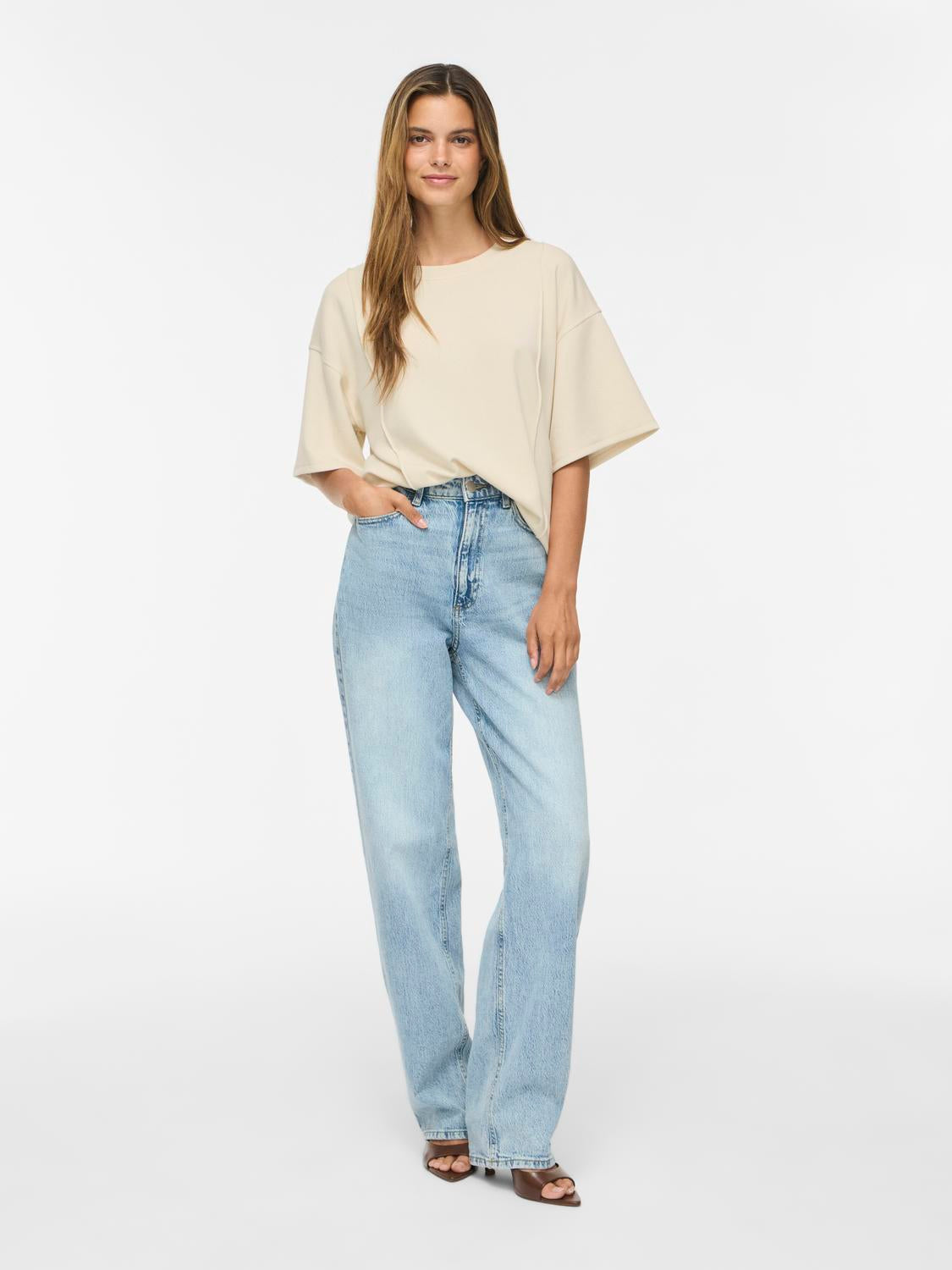 model_shot-front_full