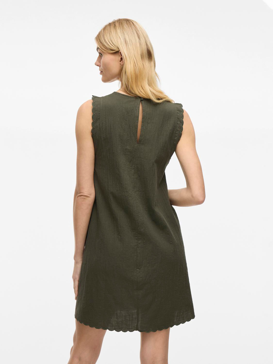 model_shot-back