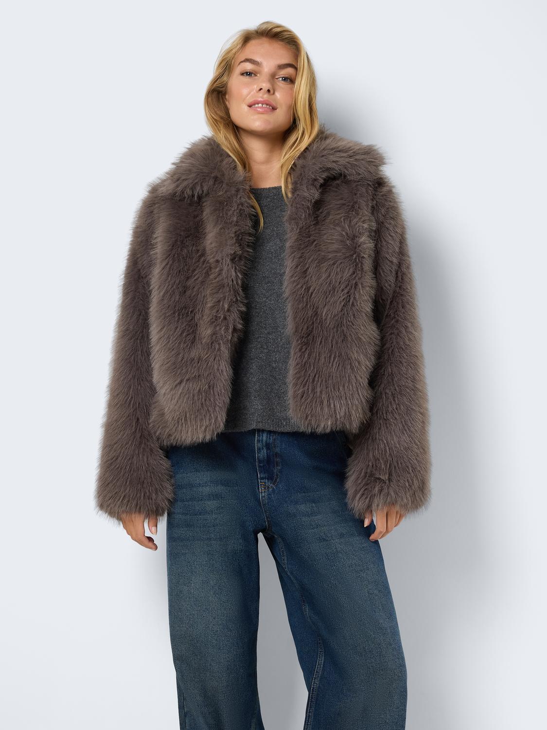 model_shot-front