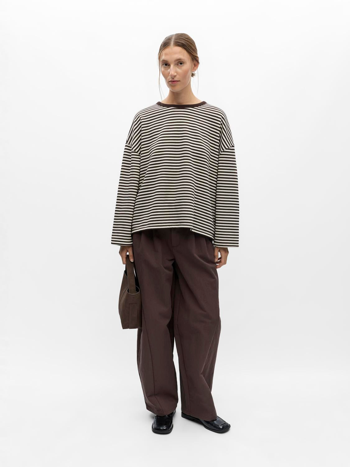 model_shot-front_full
