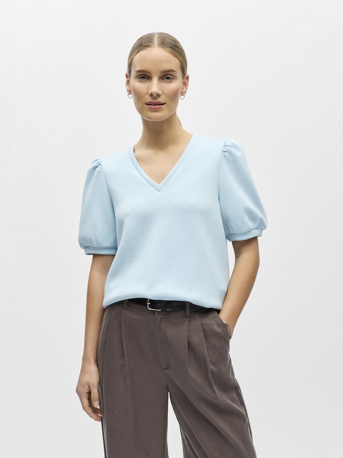 model_shot-front