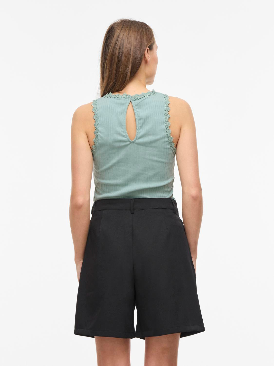model_shot-back