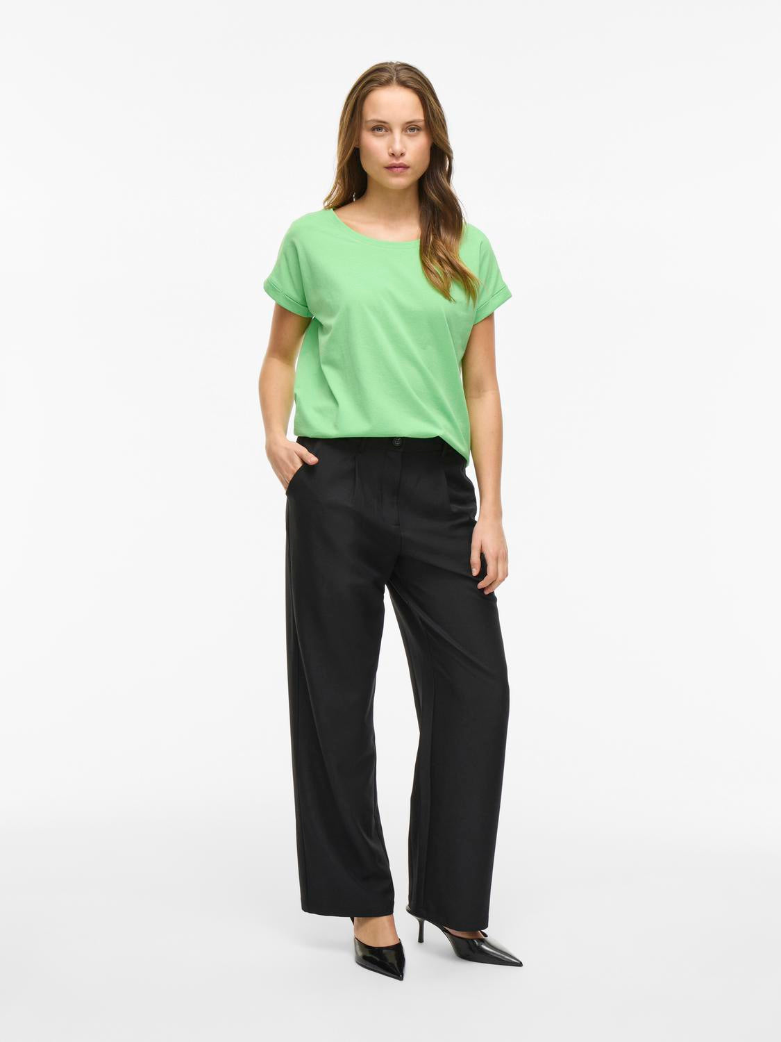 model_shot-front_full