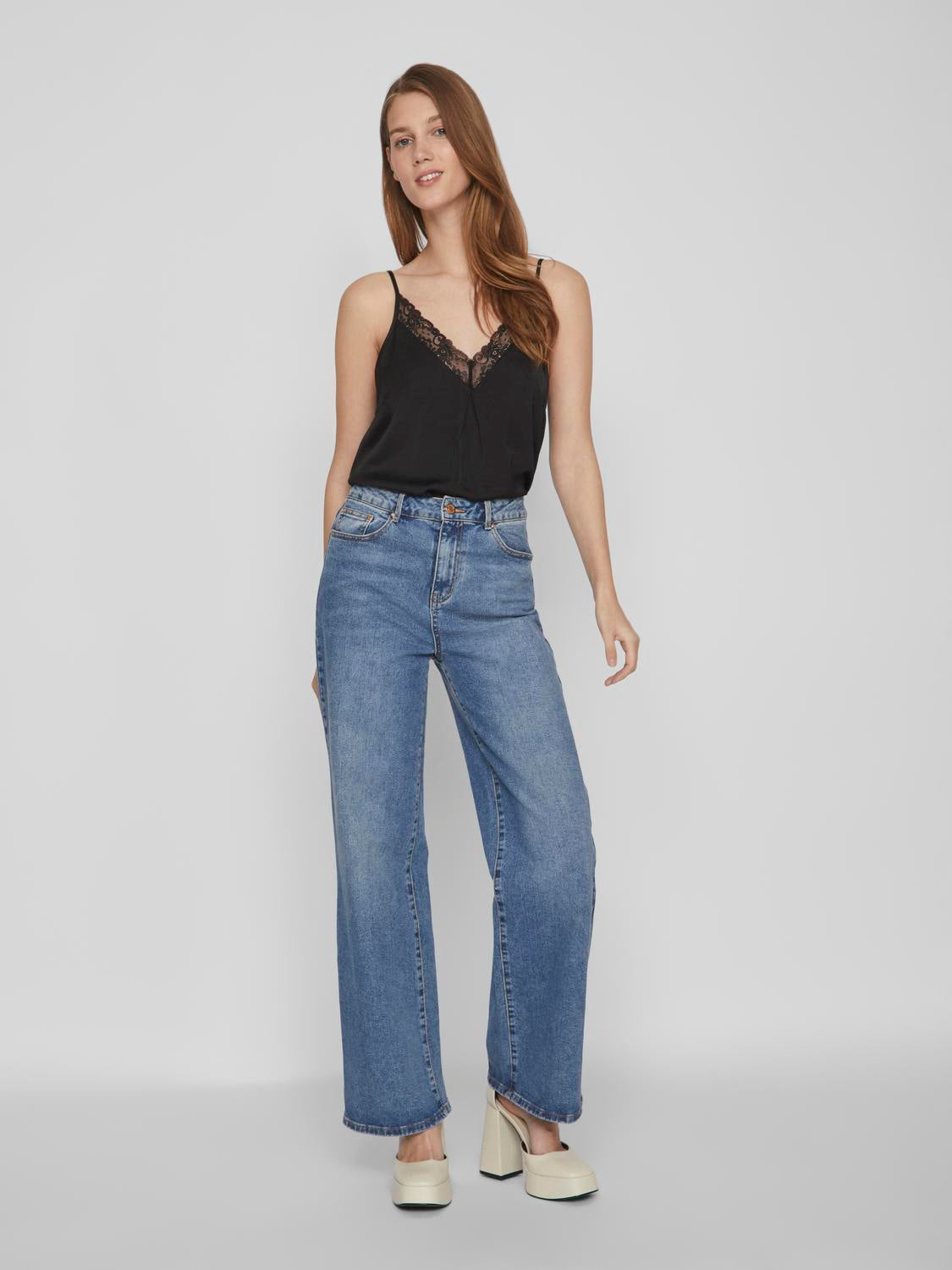 model_shot-front_full