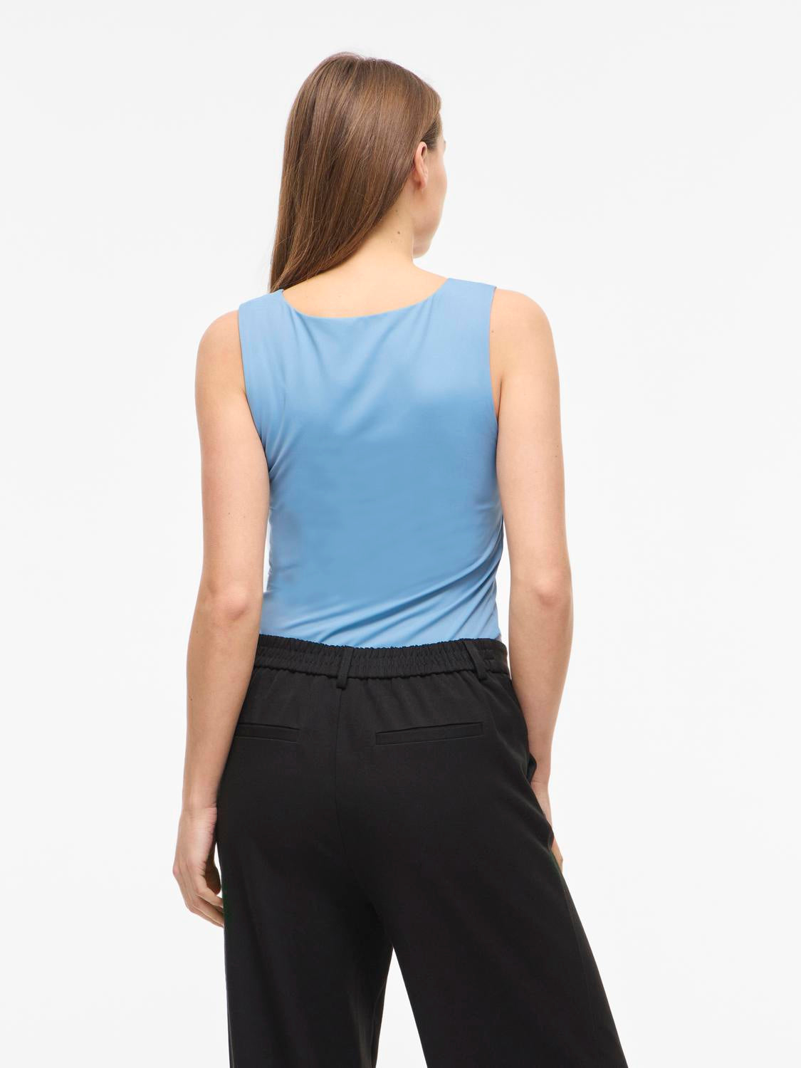 model_shot-back