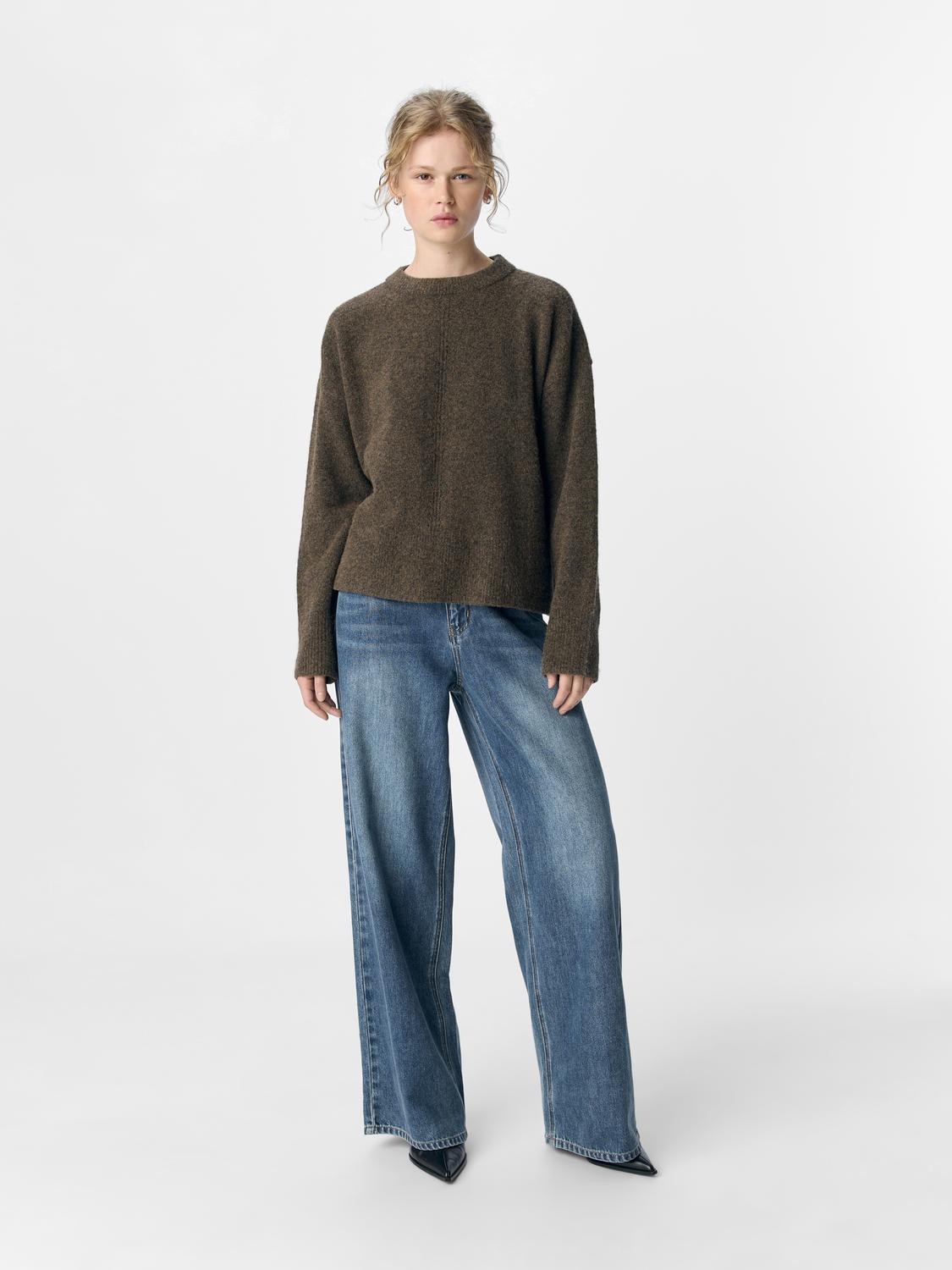 model_shot-front_full
