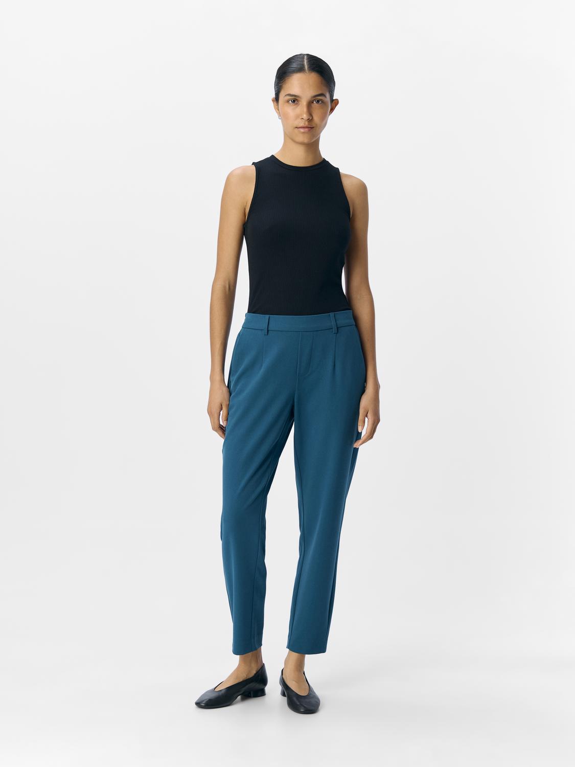 model_shot-front_full