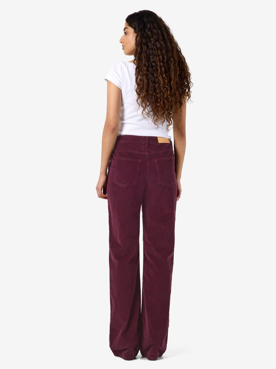 model_shot-front_full