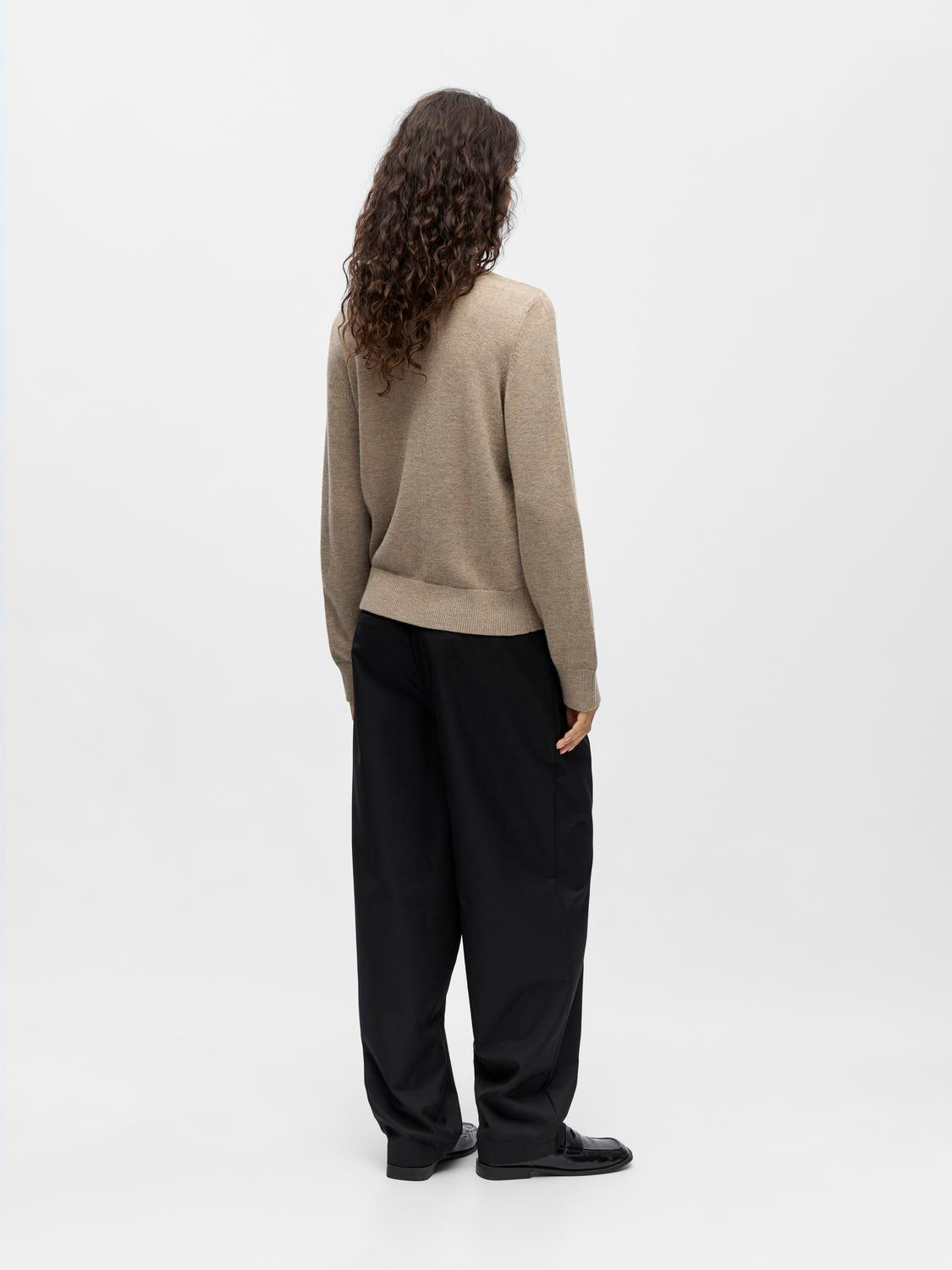 model_shot-back