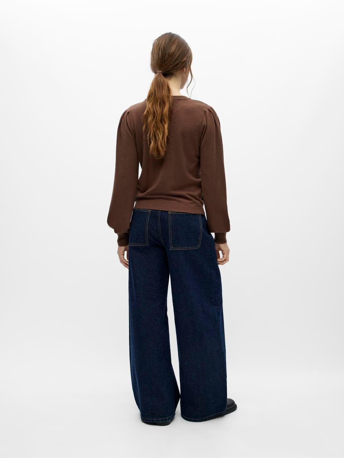 model_shot-back