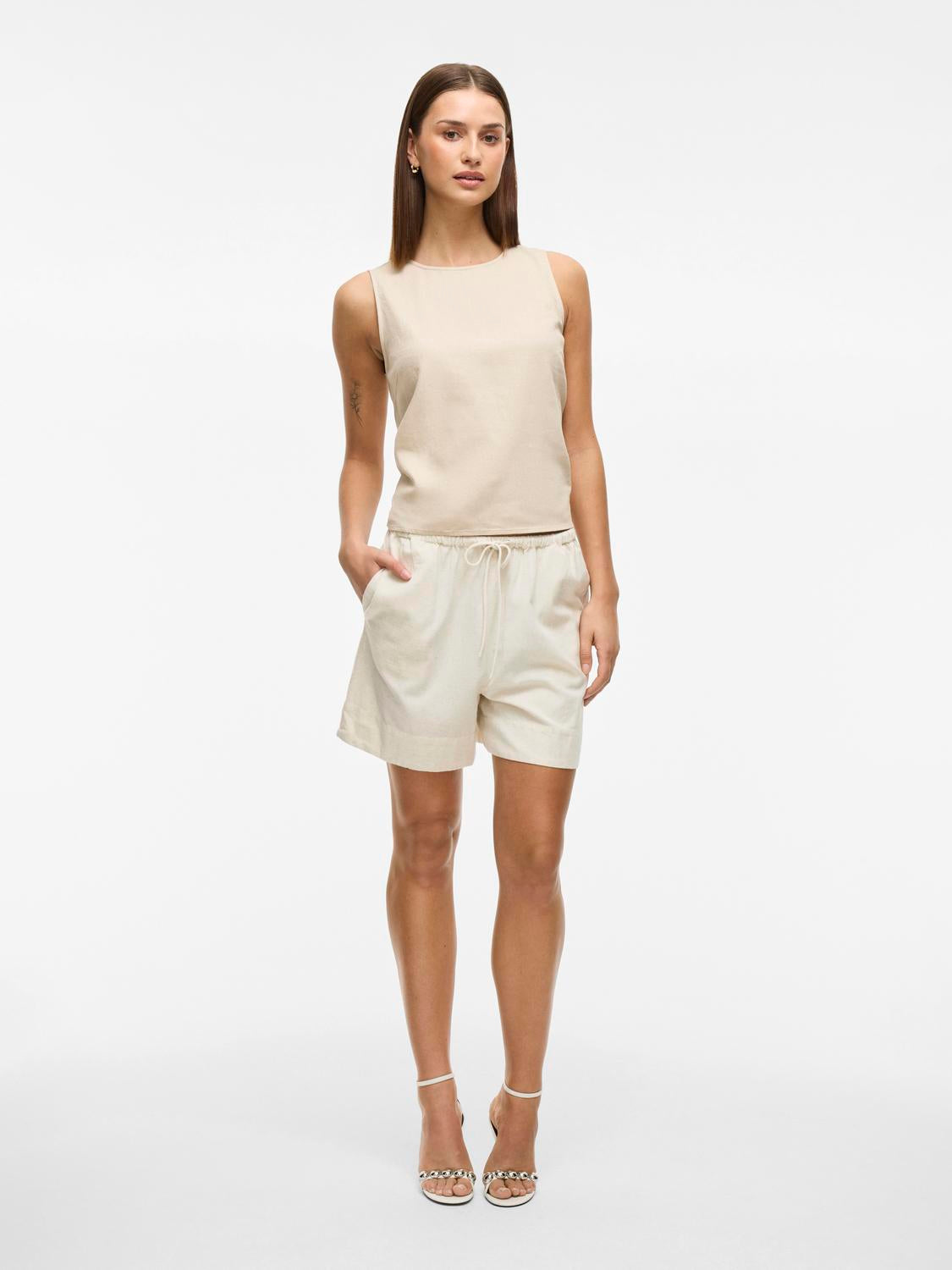 model_shot-front_full