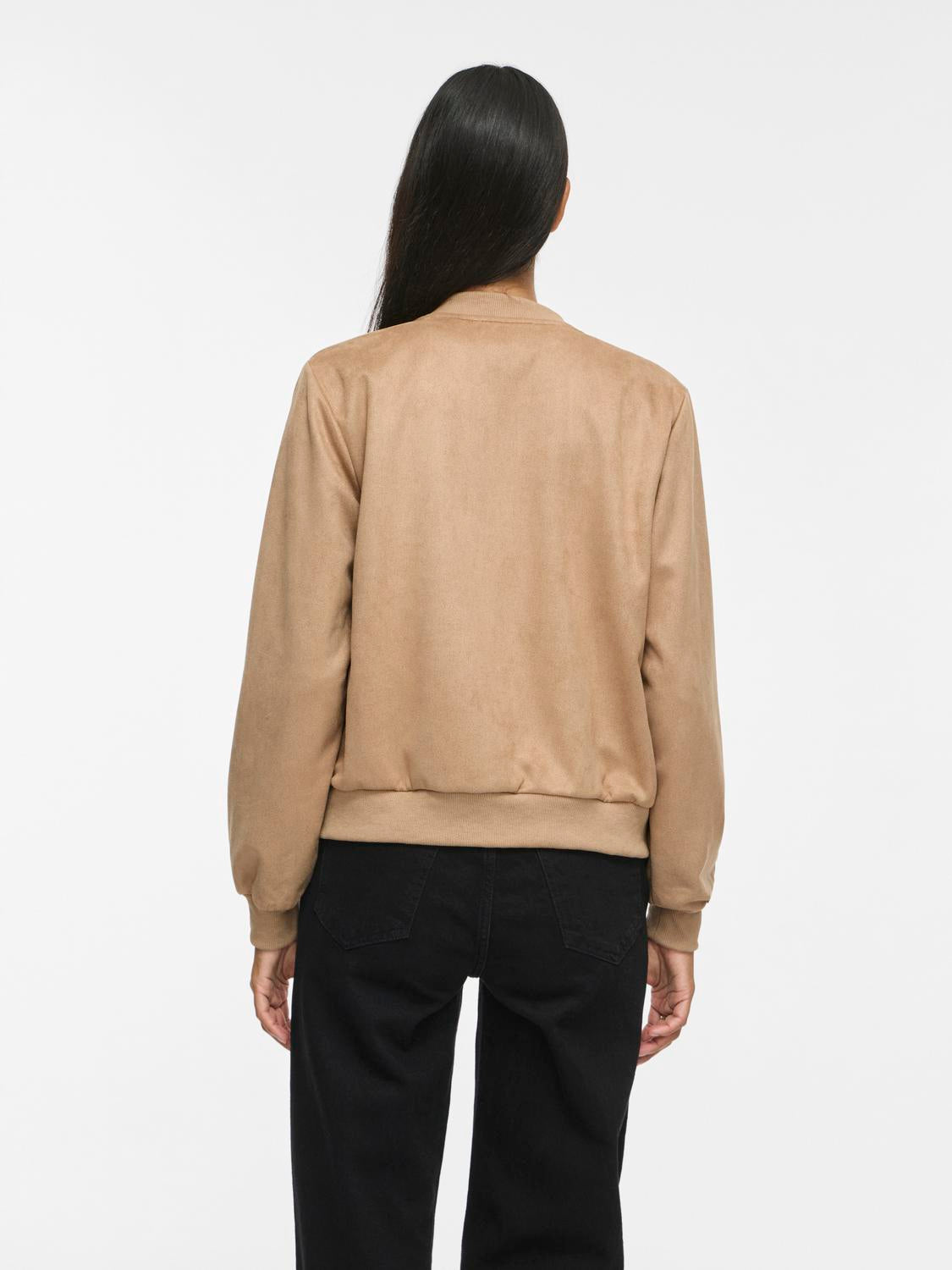 model_shot-back