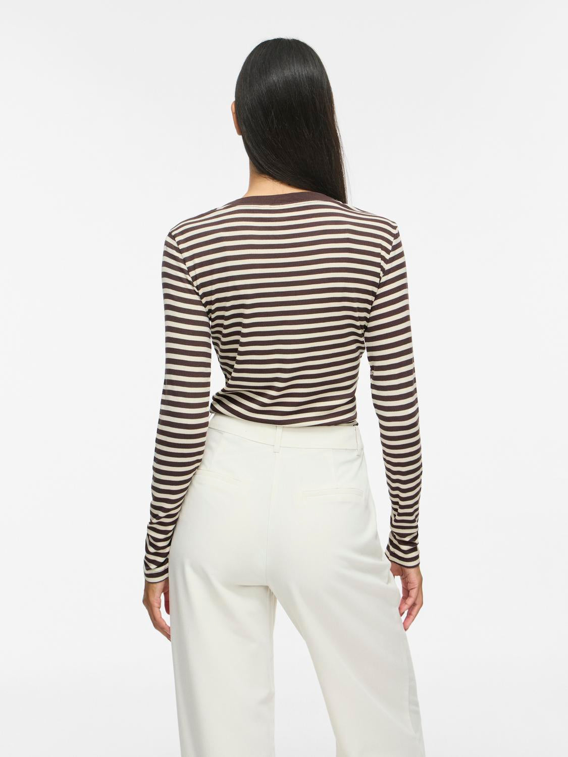model_shot-back