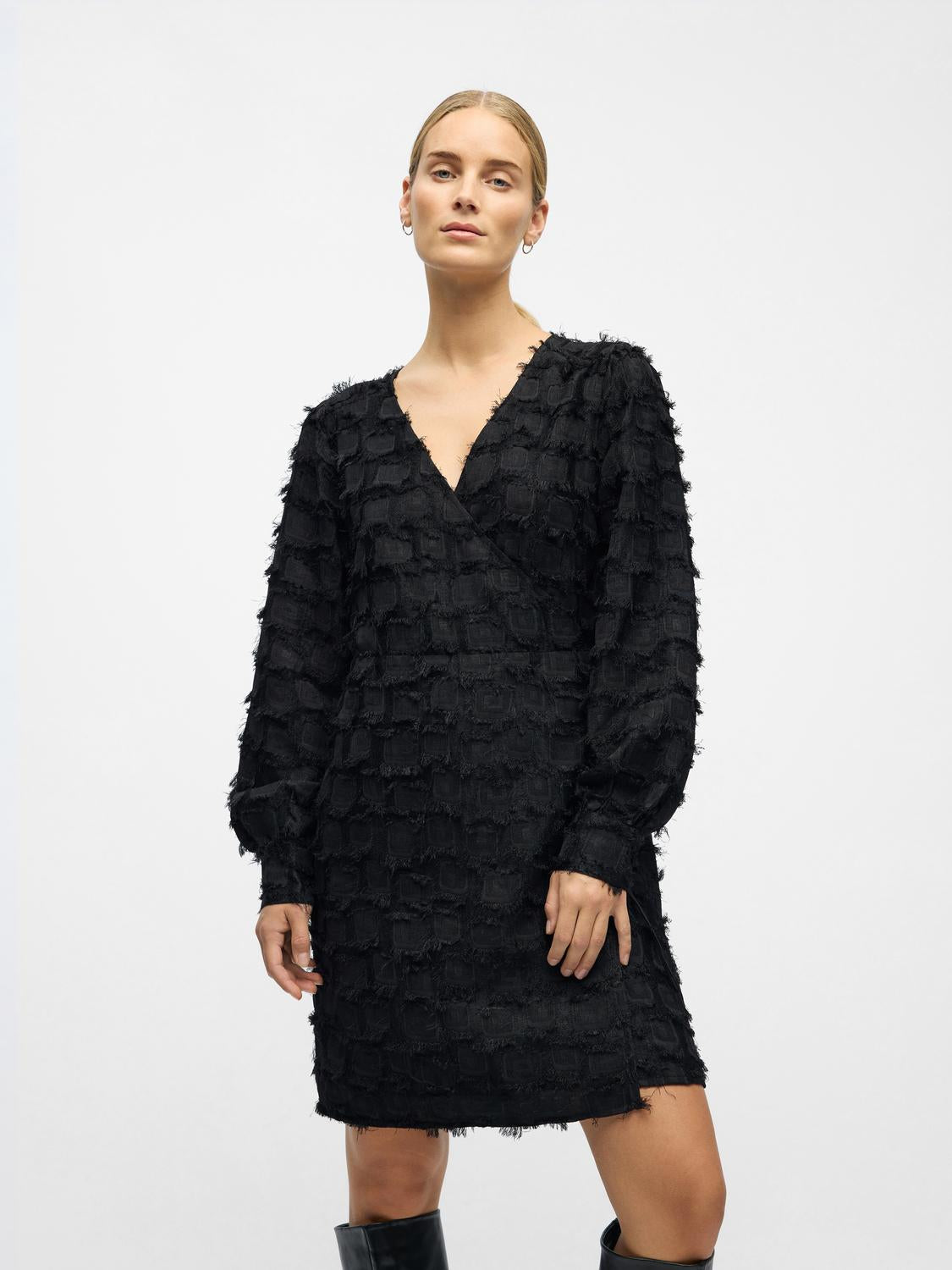 model_shot-front