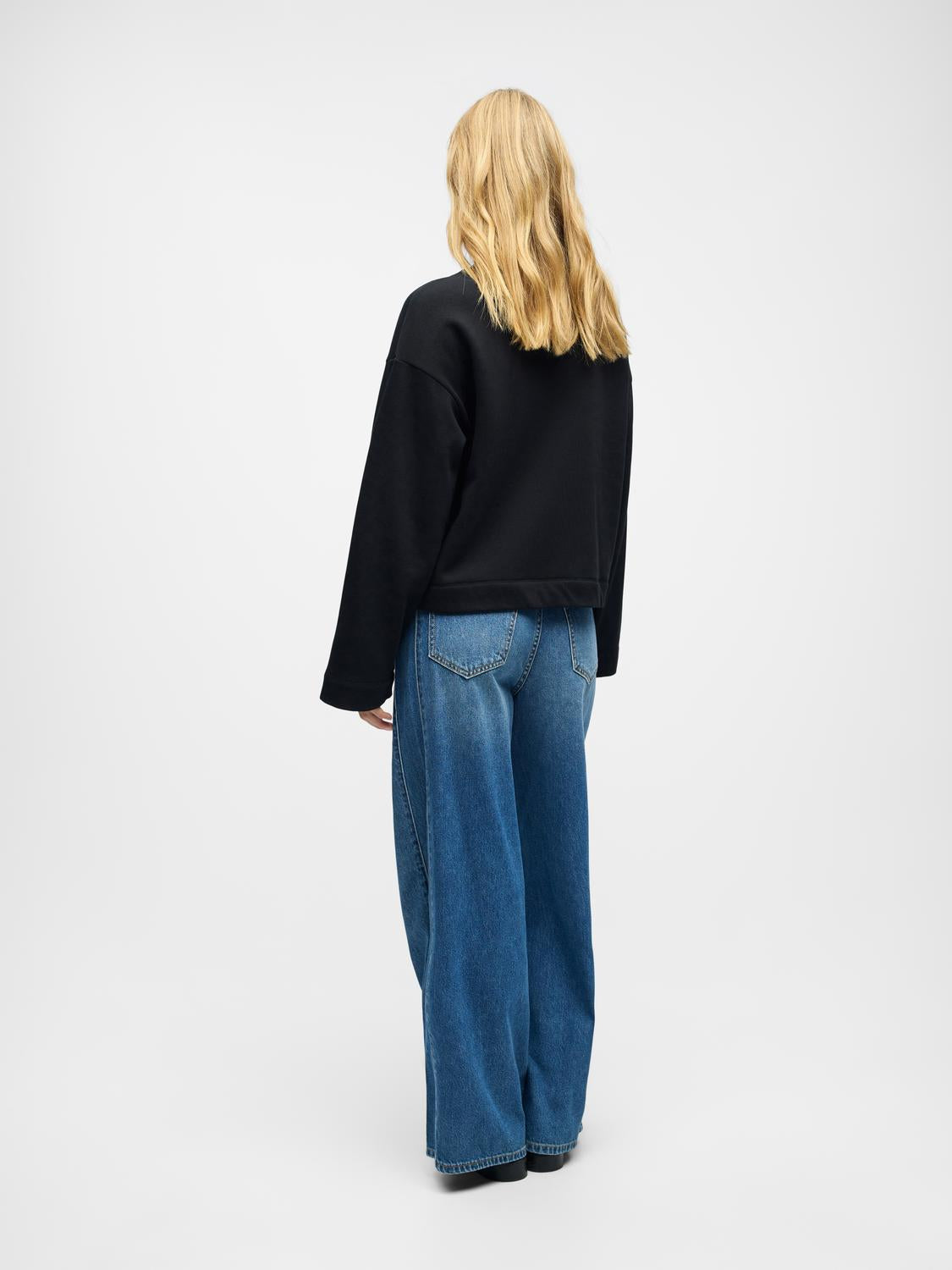 model_shot-back