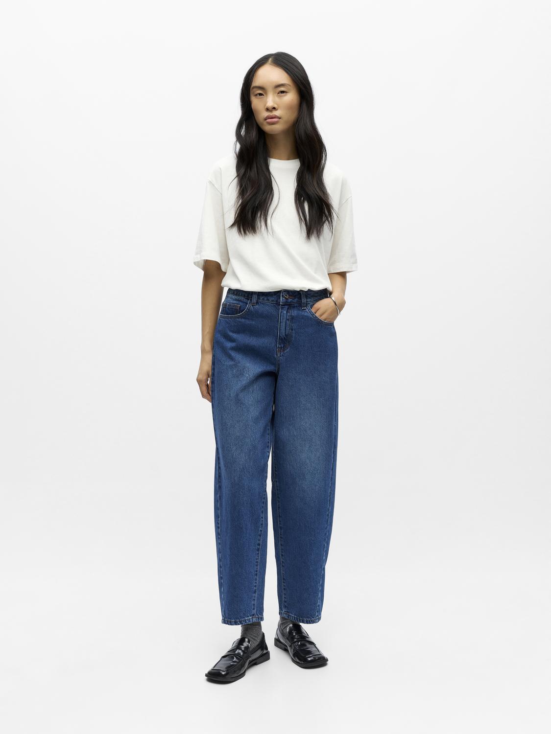 model_shot-front_full