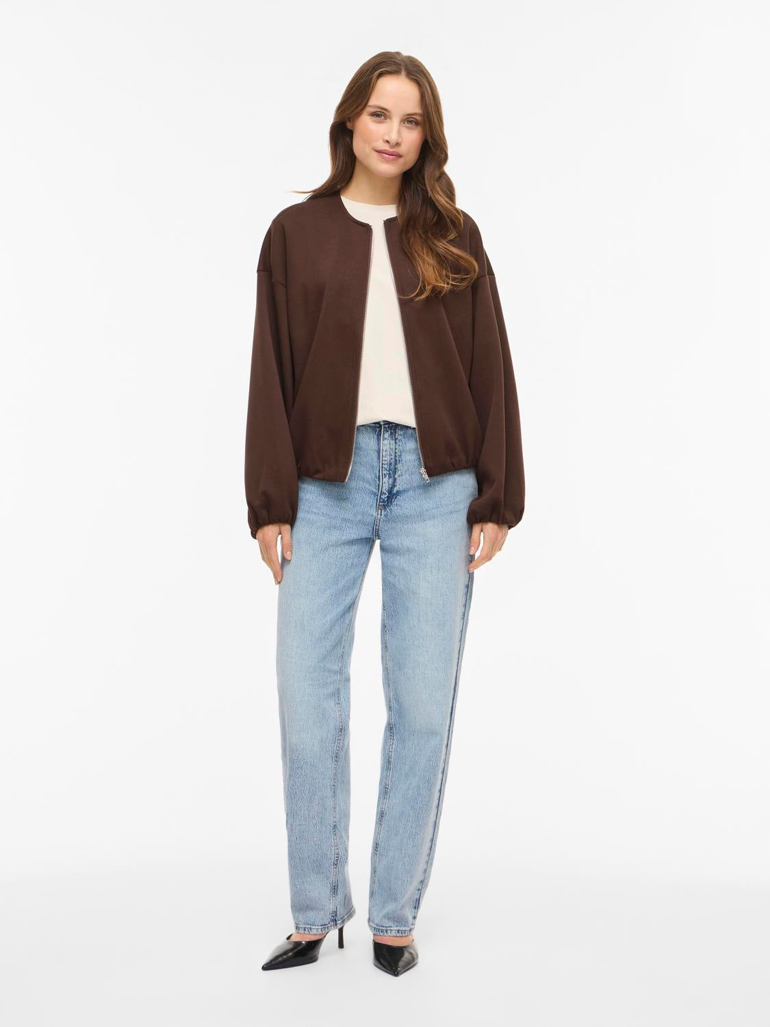 model_shot-front_full