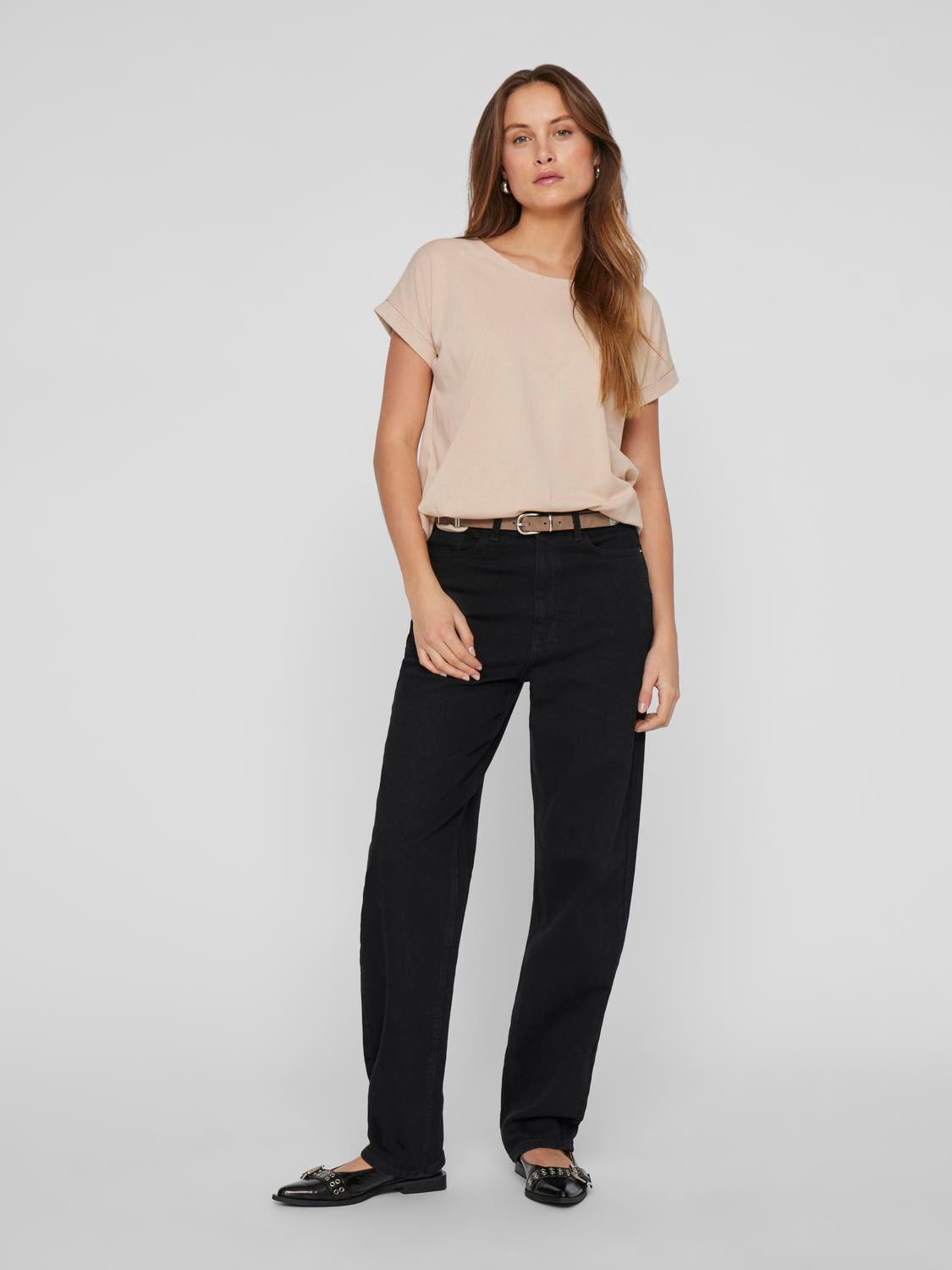 model_shot-front_full