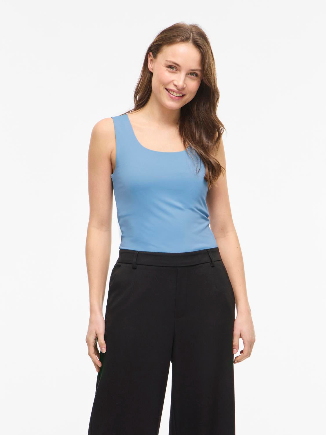 model_shot-front