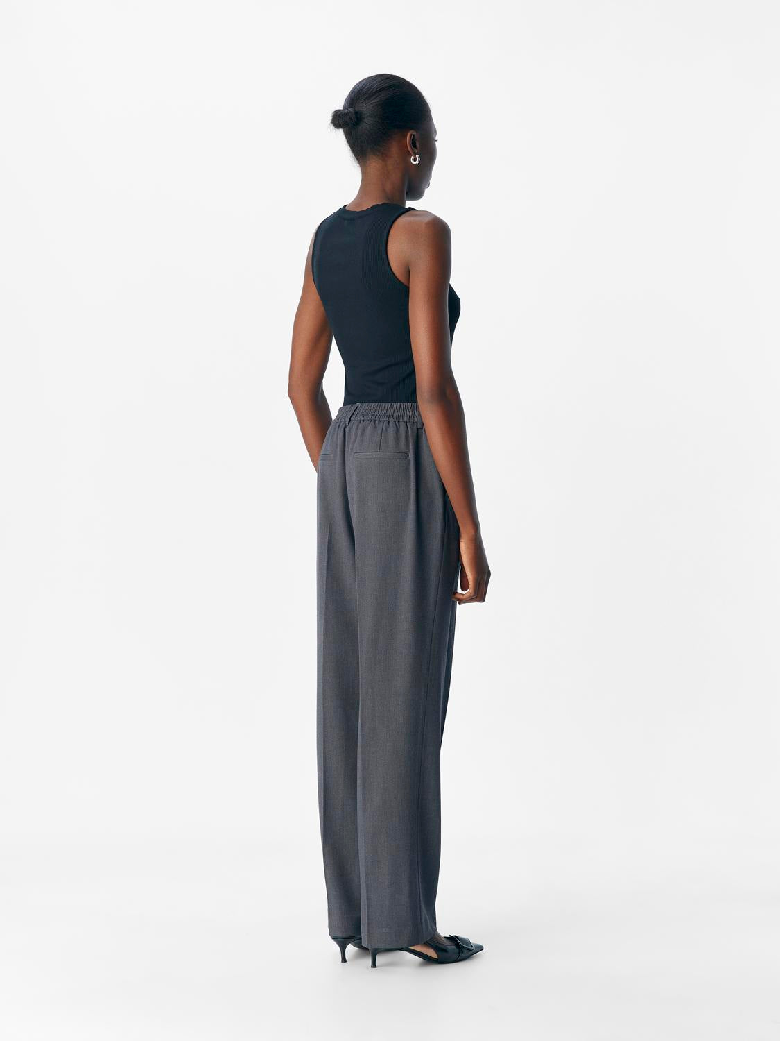 model_shot-back
