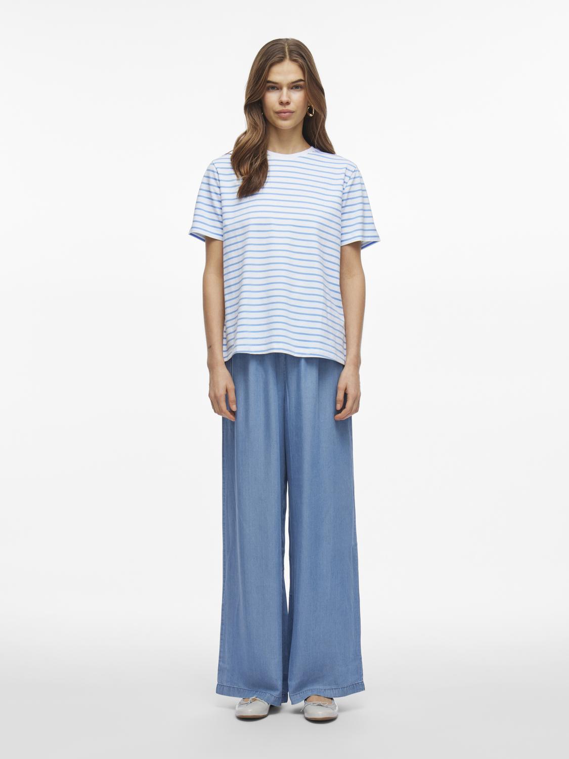 model_shot-front_full