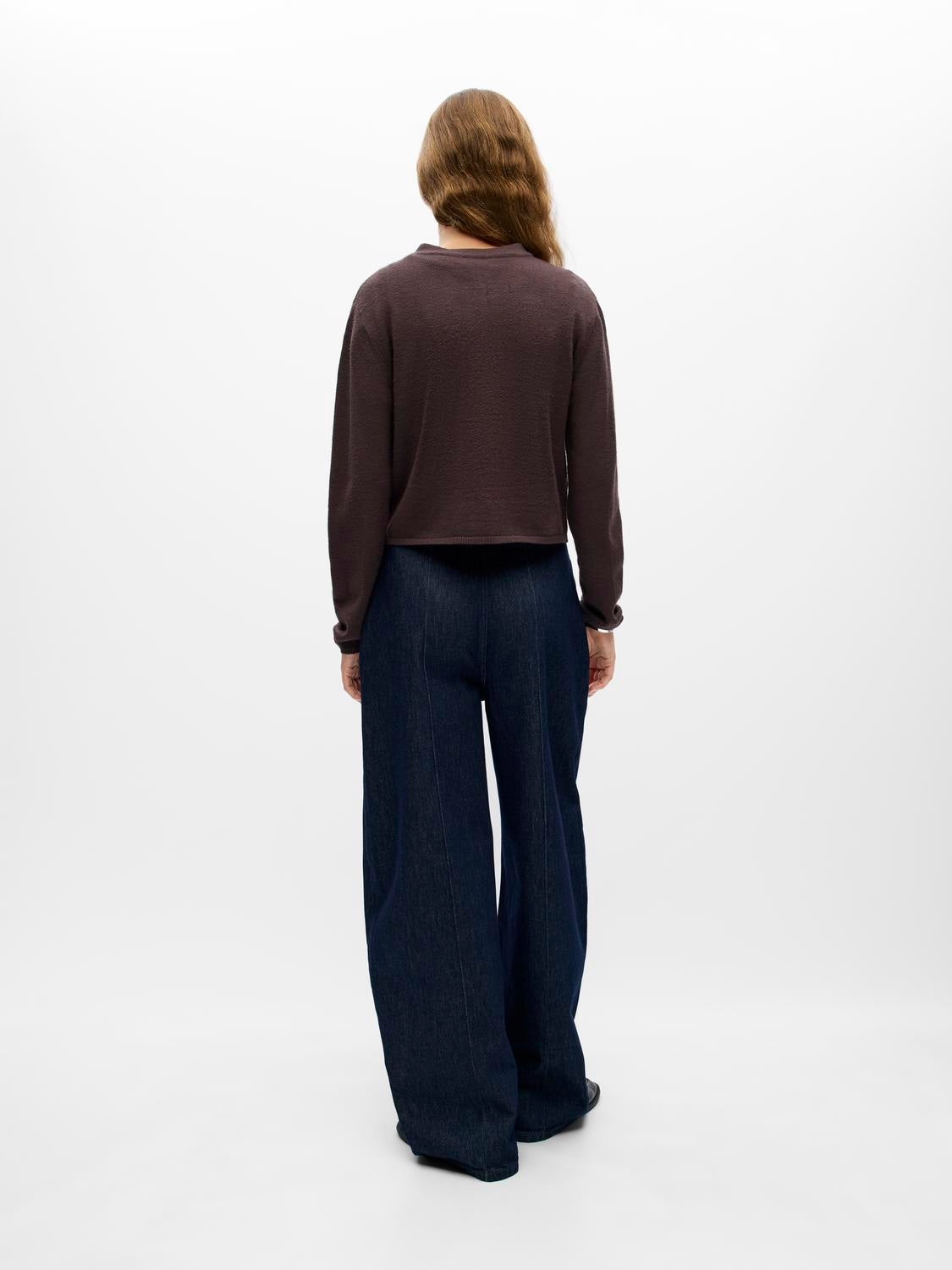 model_shot-back