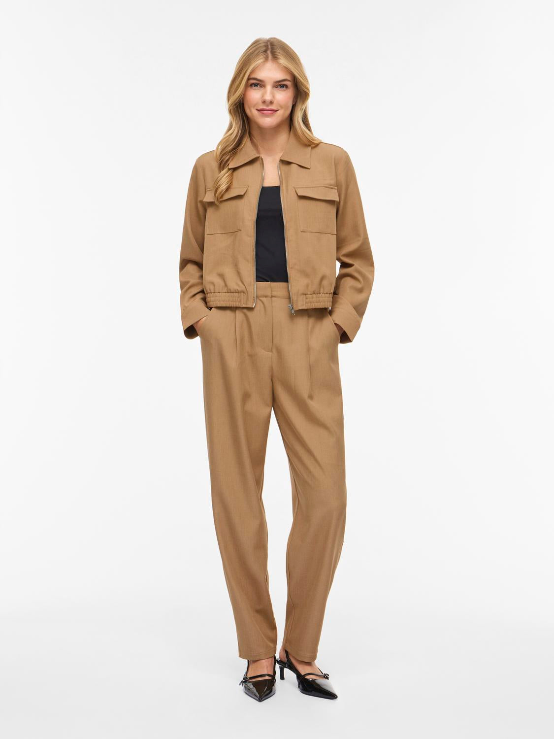 model_shot-front_full