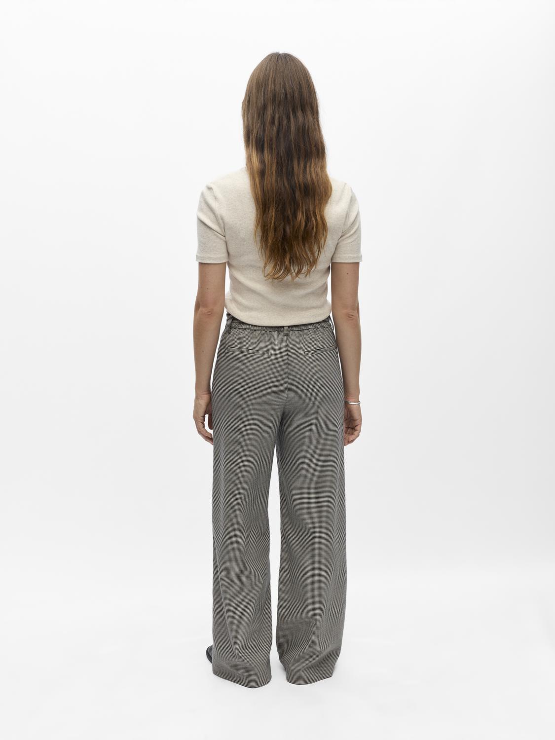 model_shot-back