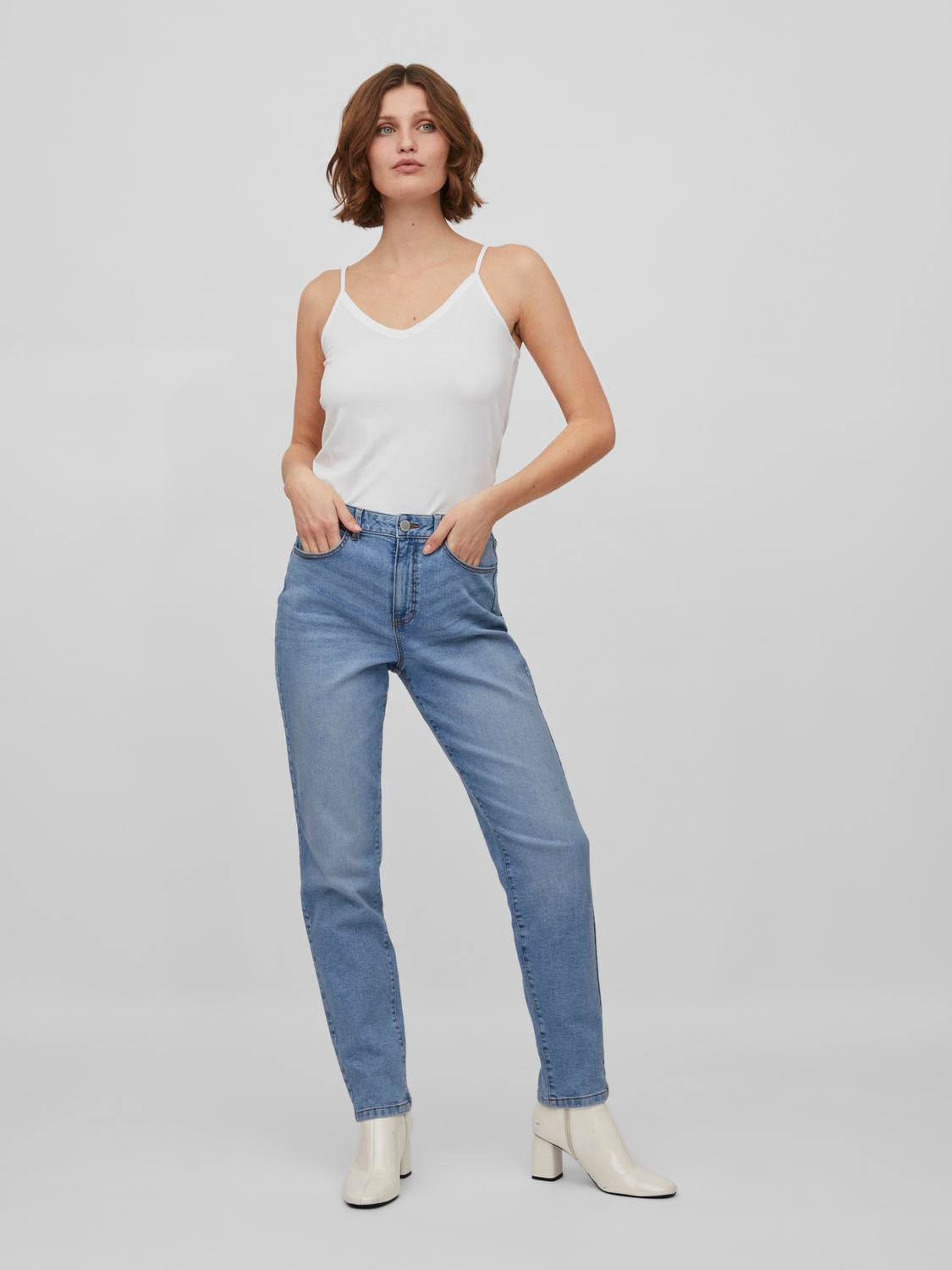 model_shot-front_full