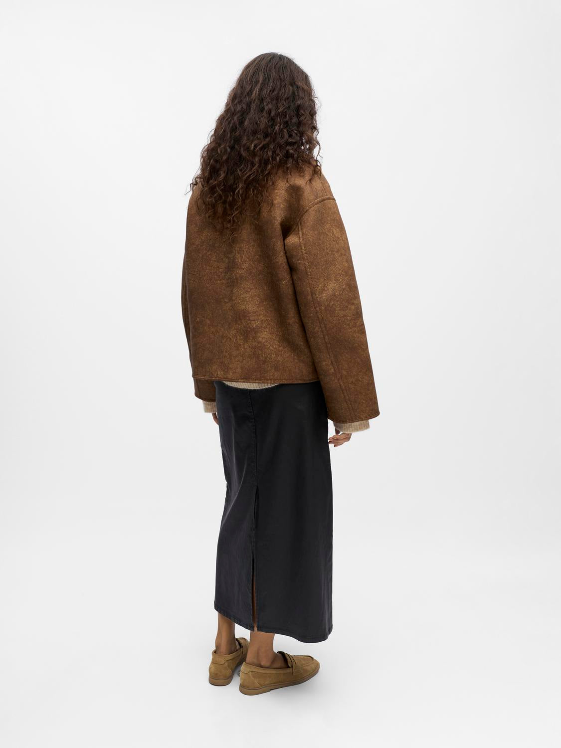 model_shot-back
