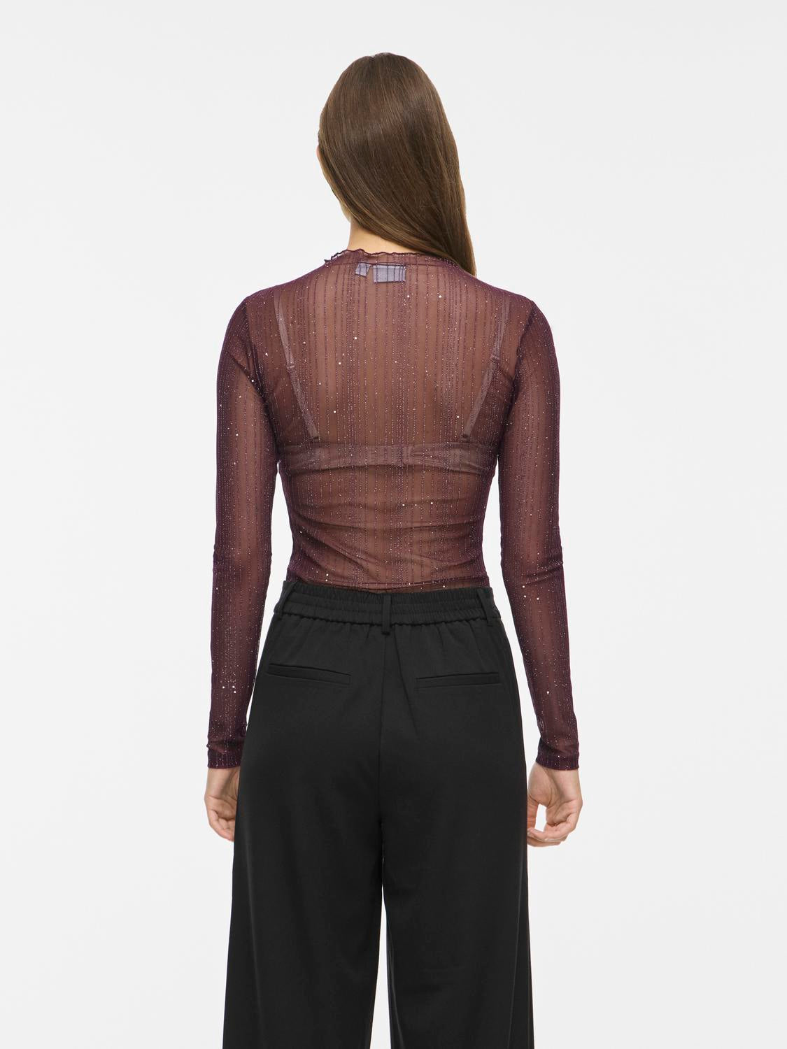 model_shot-back