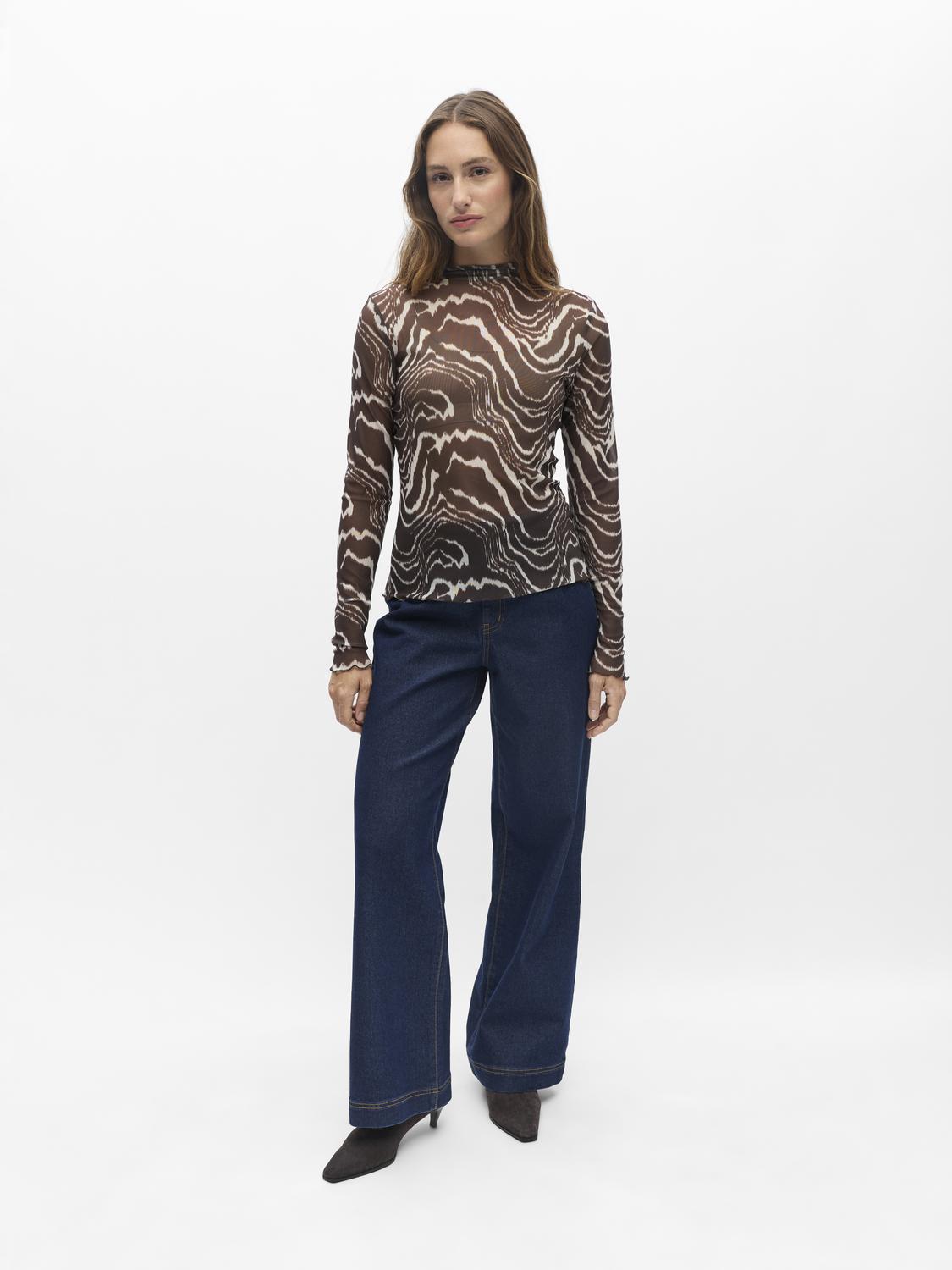 model_shot-front_full