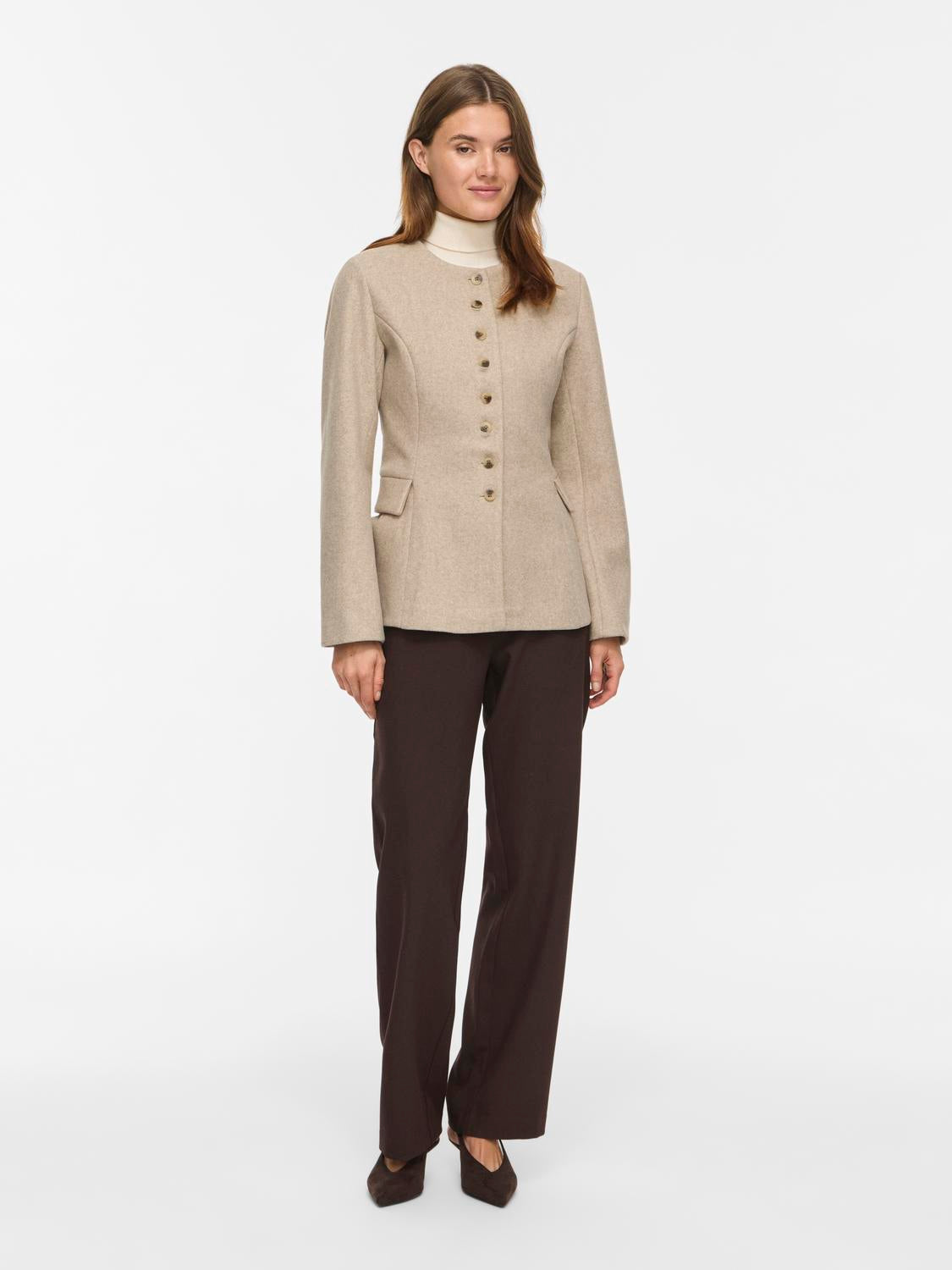 model_shot-front
