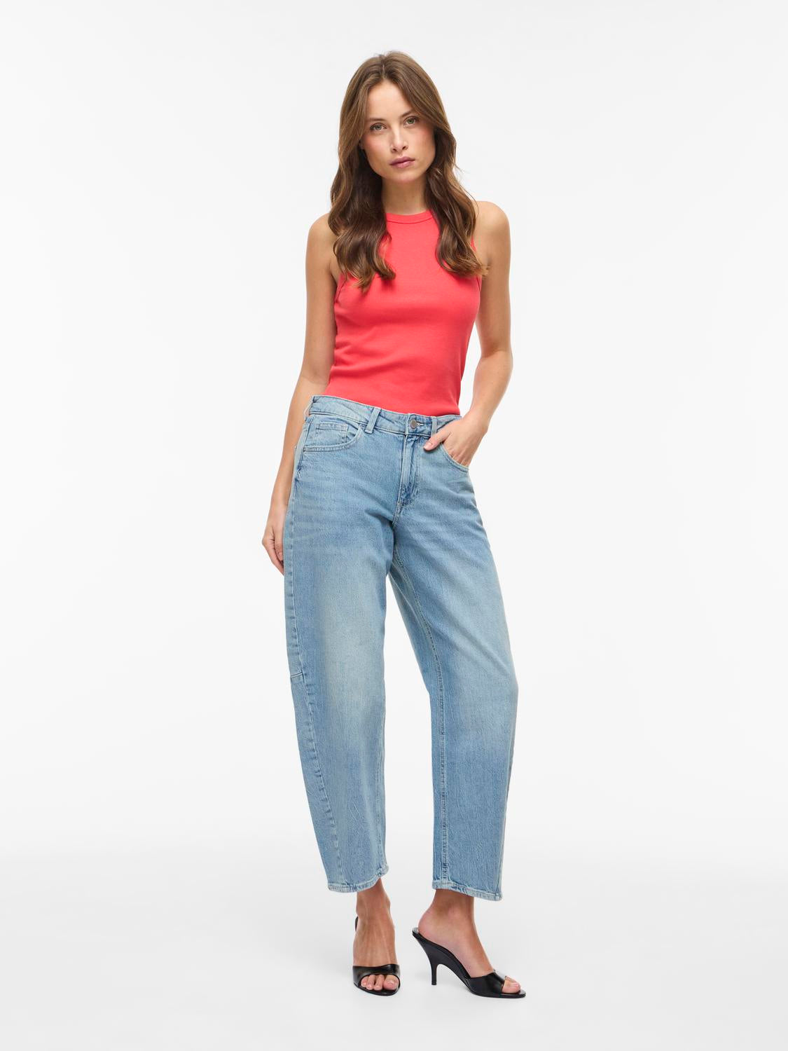 model_shot-front_full