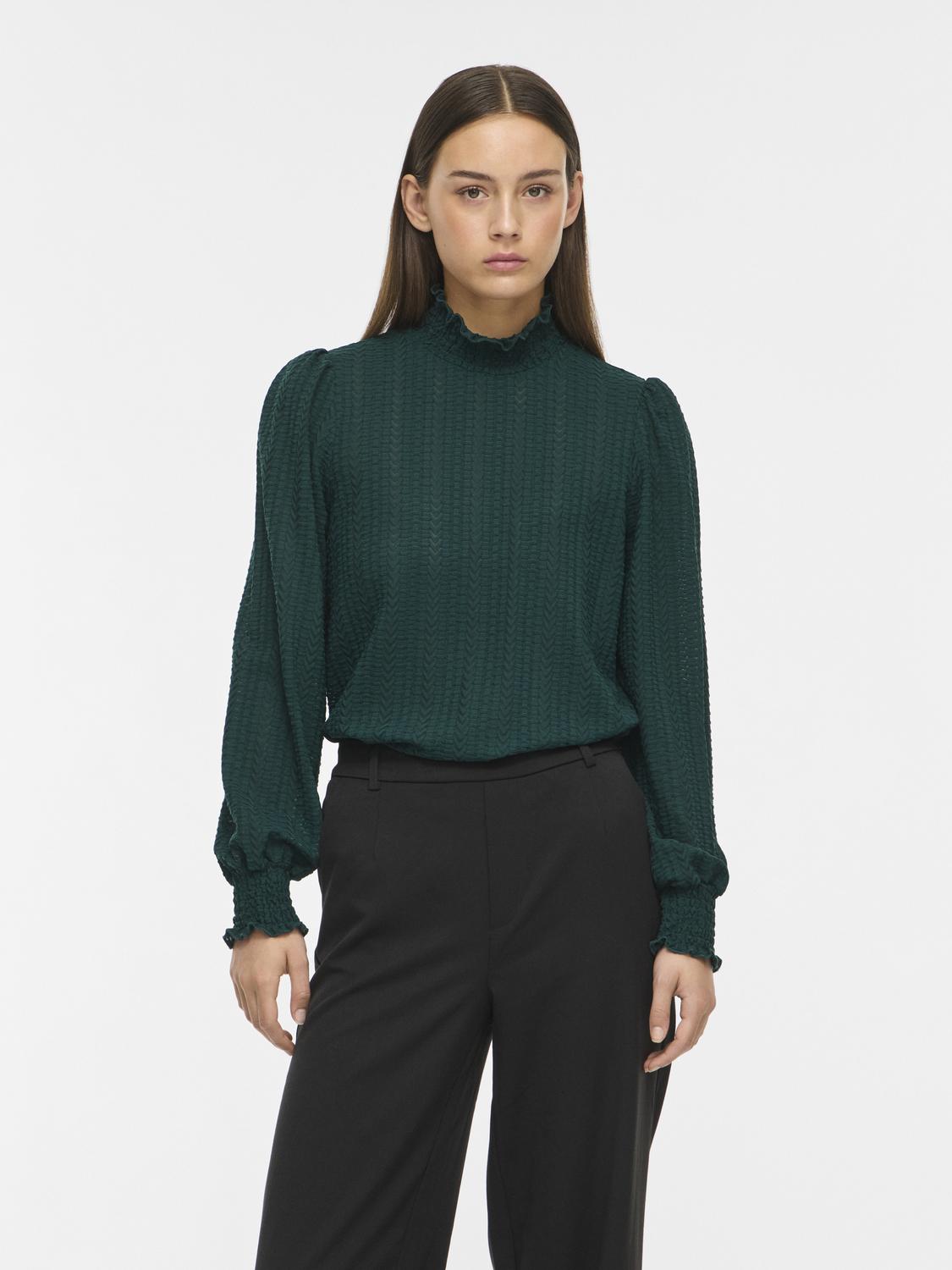 model_shot-front