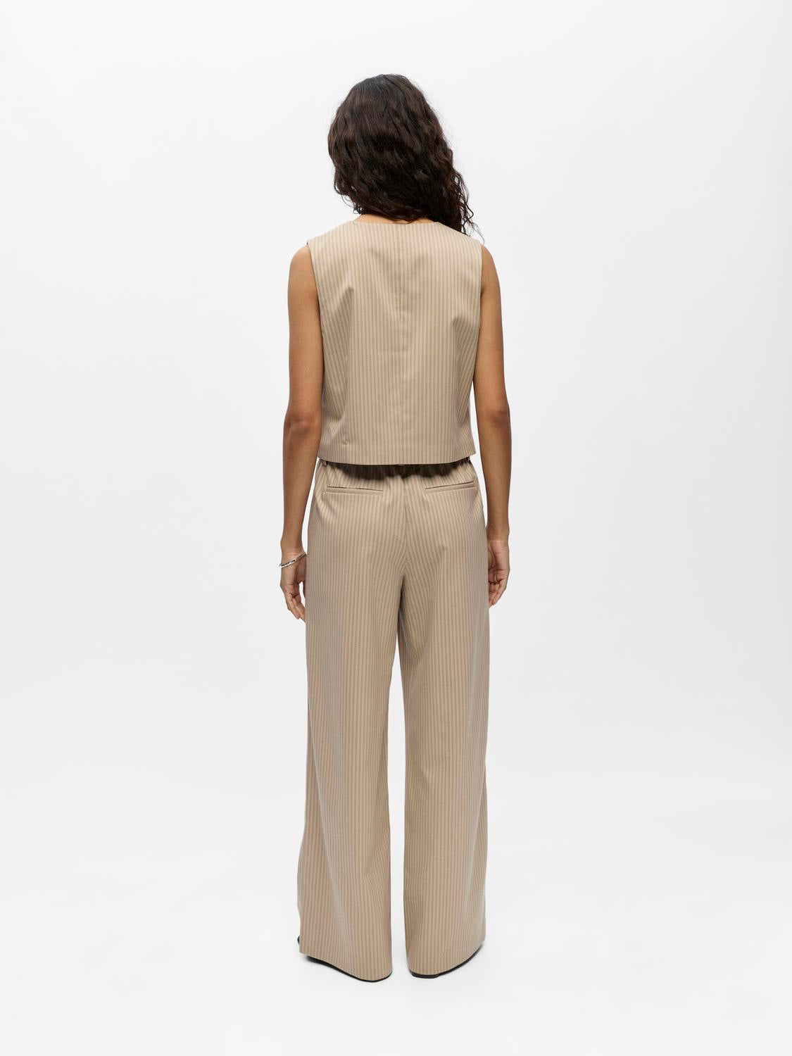 model_shot-back