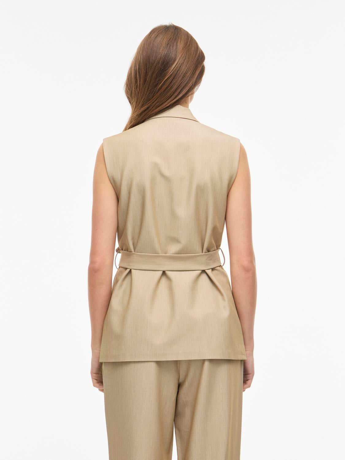 model_shot-back