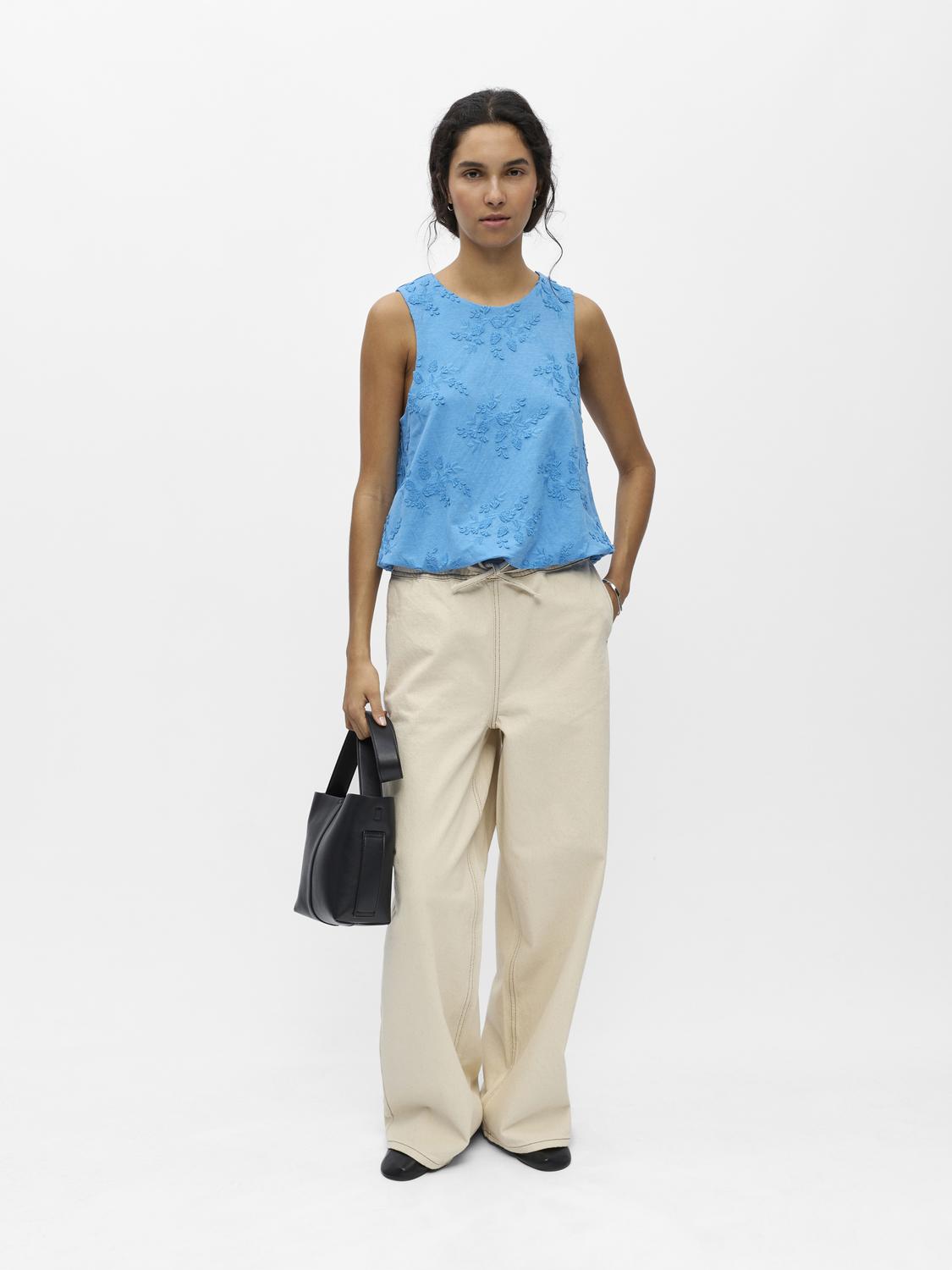 model_shot-front_full