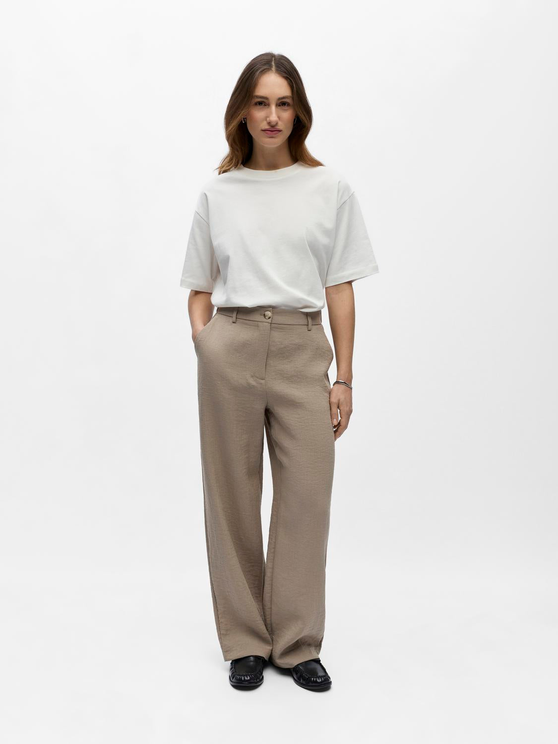 model_shot-front_full