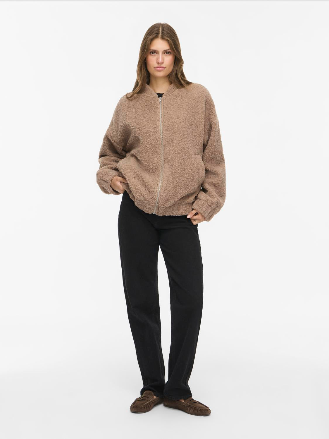 model_shot-front