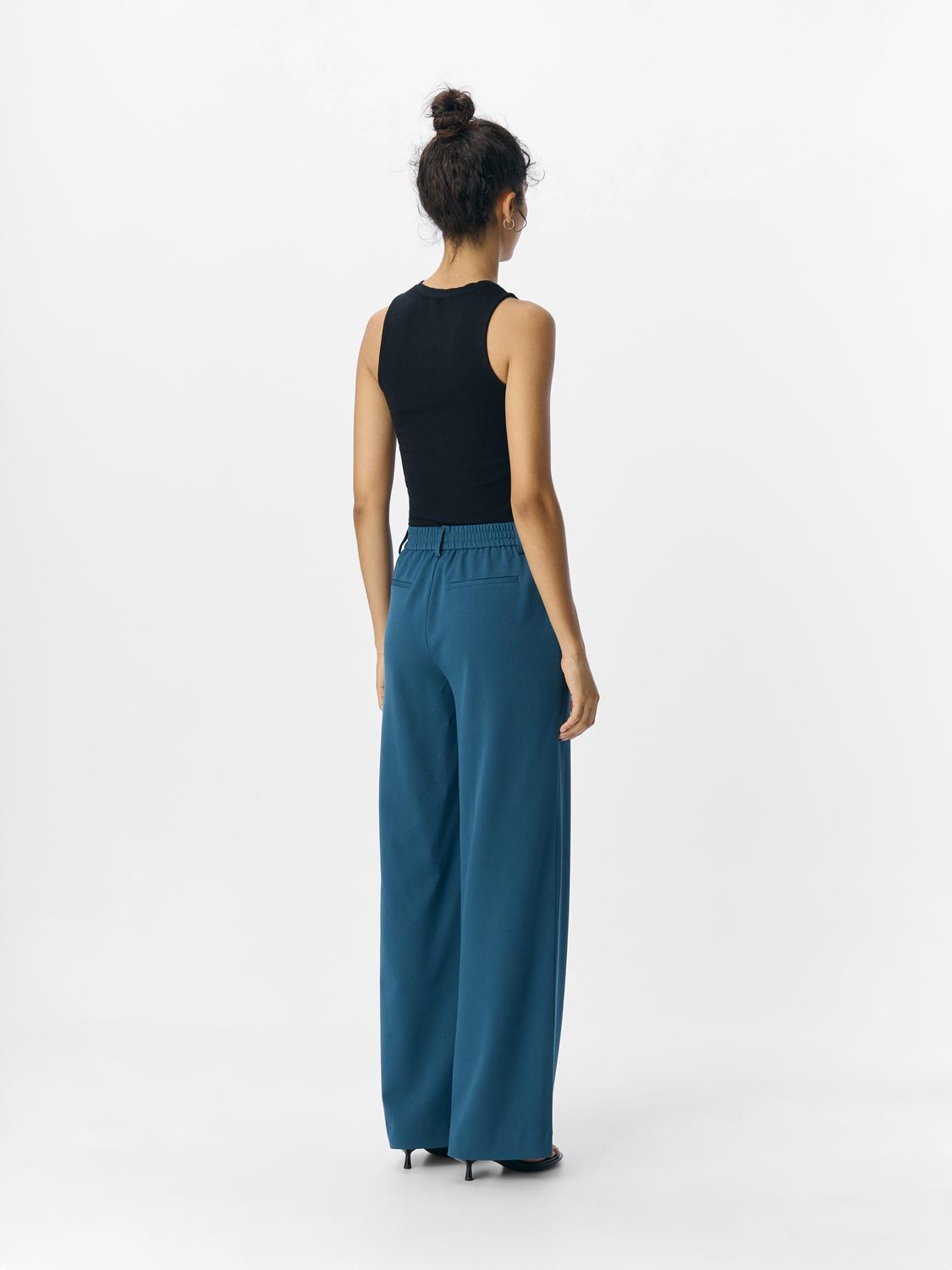 model_shot-back