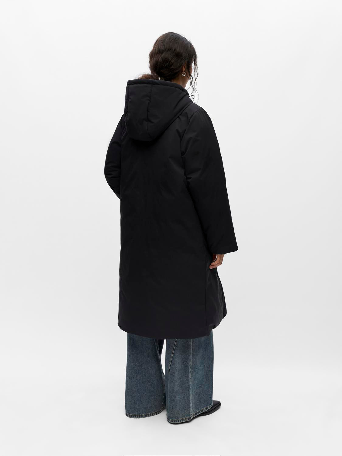 model_shot-back