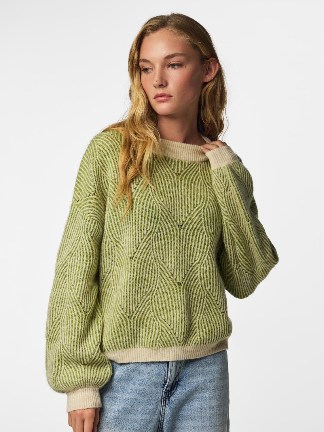model_shot-front